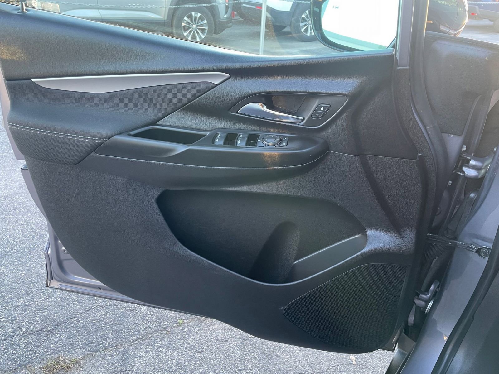 Thumbnail: 2023 Chevrolet Bolt EV - 24