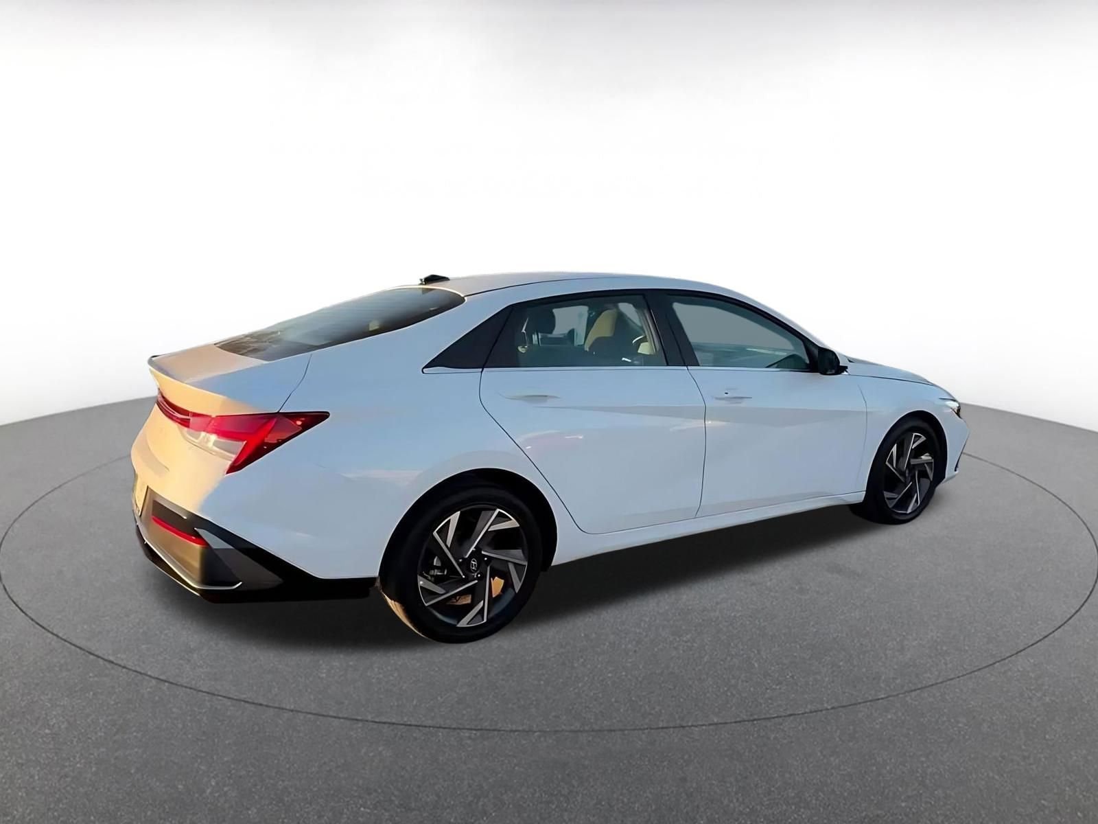 Thumbnail: 2025 Hyundai Elantra - 15