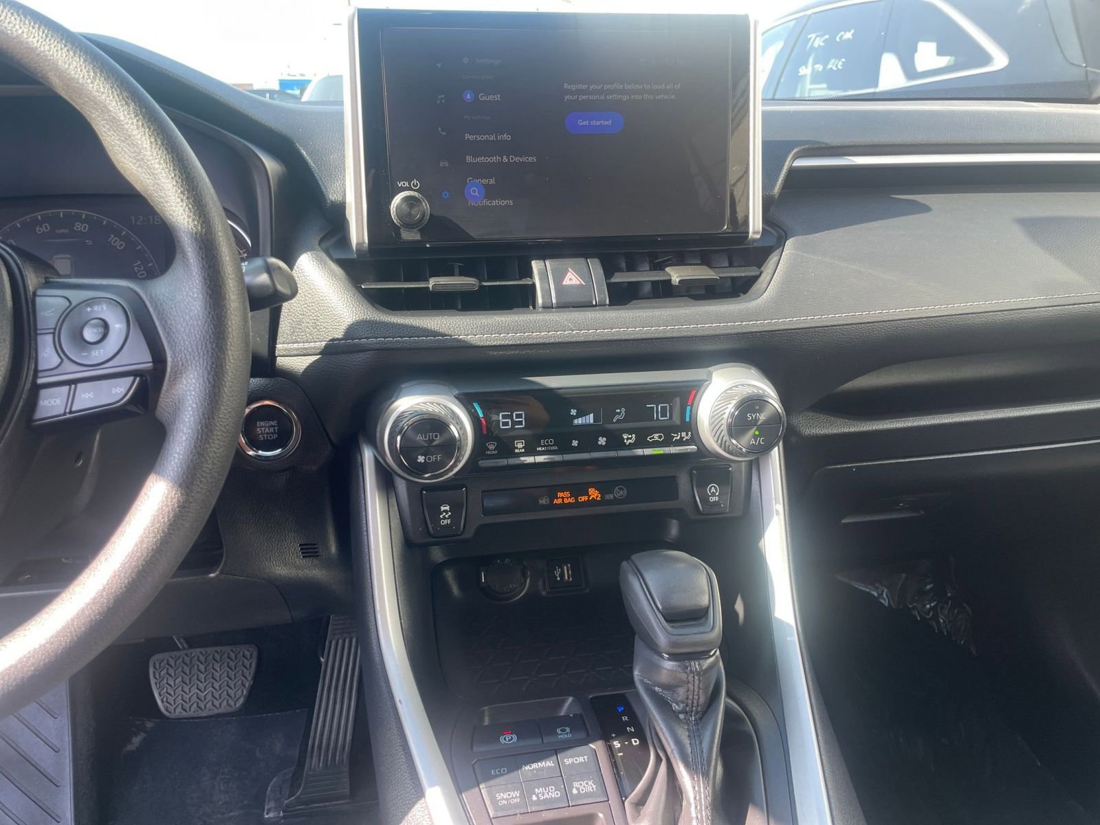 Thumbnail: 2025 Toyota RAV4 - 18