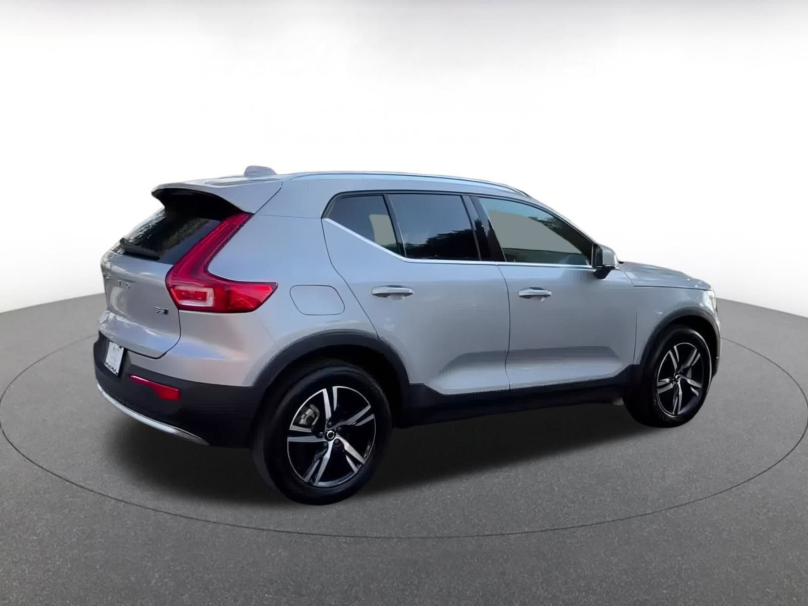 Thumbnail: 2024 Volvo XC40 - 15