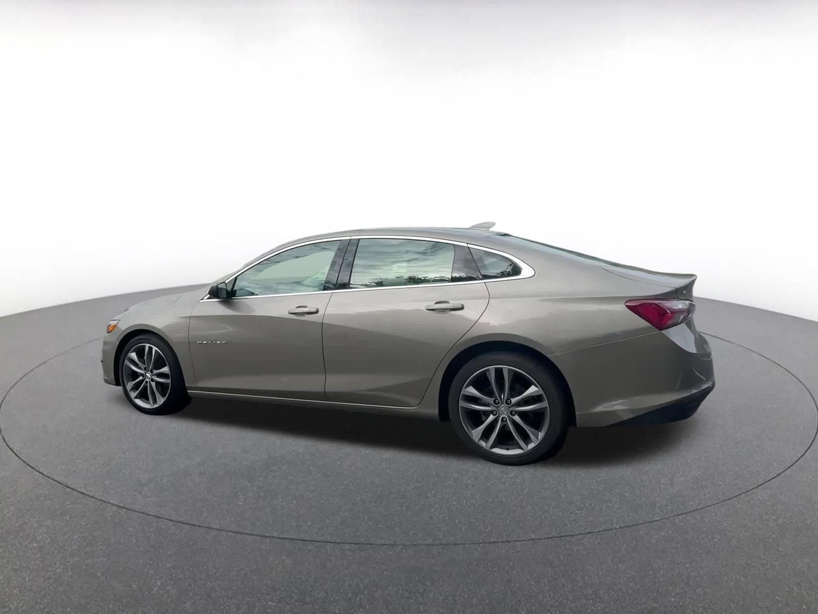Thumbnail: 2024 Chevrolet Malibu - 10