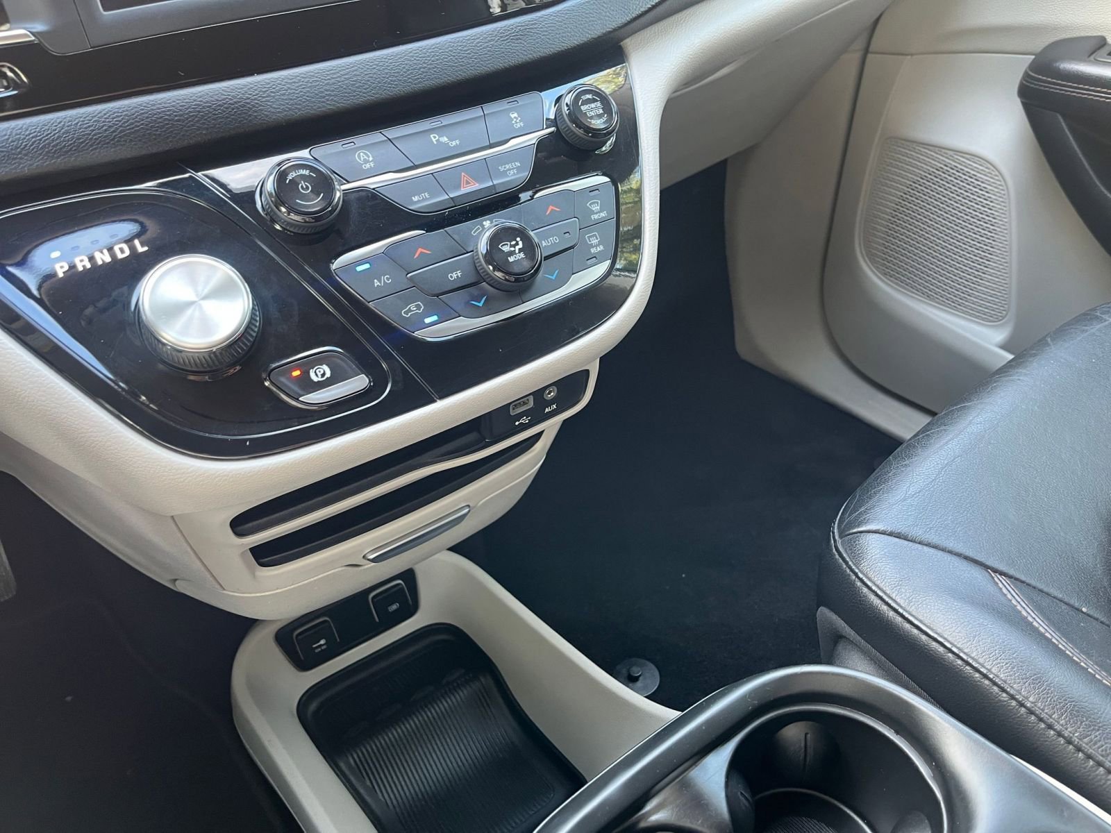Thumbnail: 2020 Chrysler Pacifica - 35