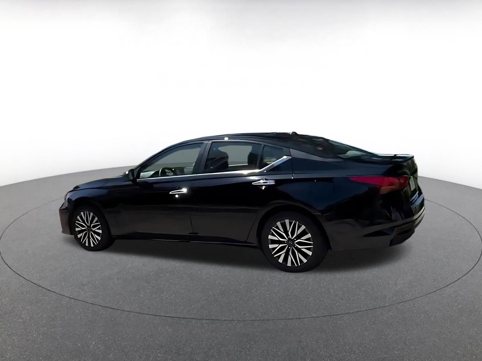 Thumbnail: 2025 Nissan Altima - 12