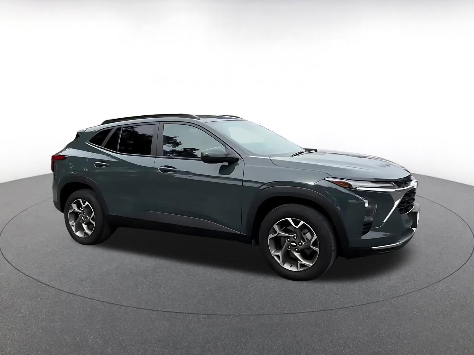 Thumbnail: 2025 Chevrolet Trax - 2