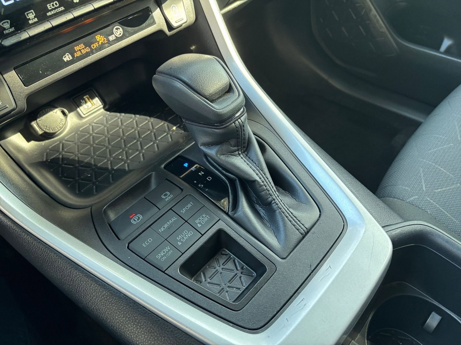 Thumbnail: 2025 Toyota RAV4 - 35