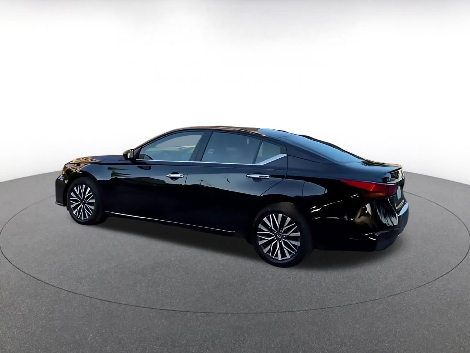Thumbnail: 2025 Nissan Altima - 16