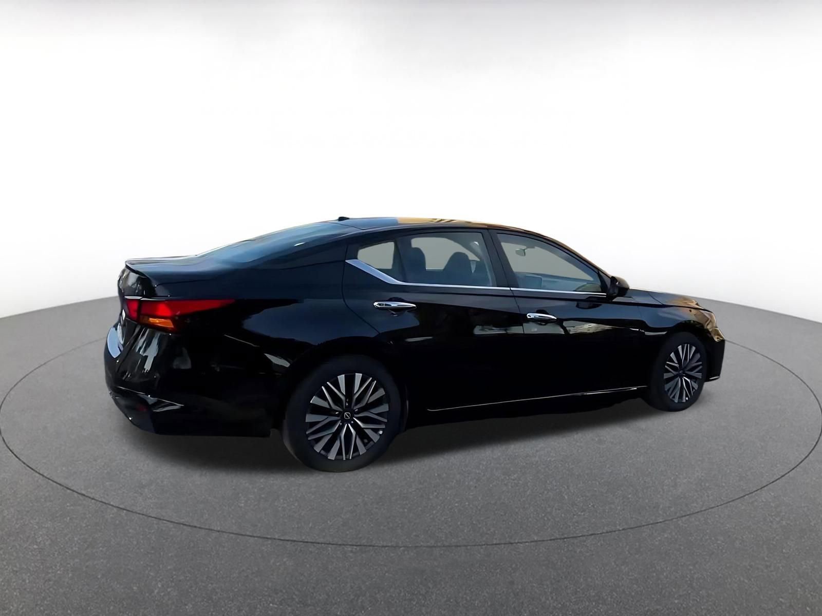 Thumbnail: 2025 Nissan Altima - 15