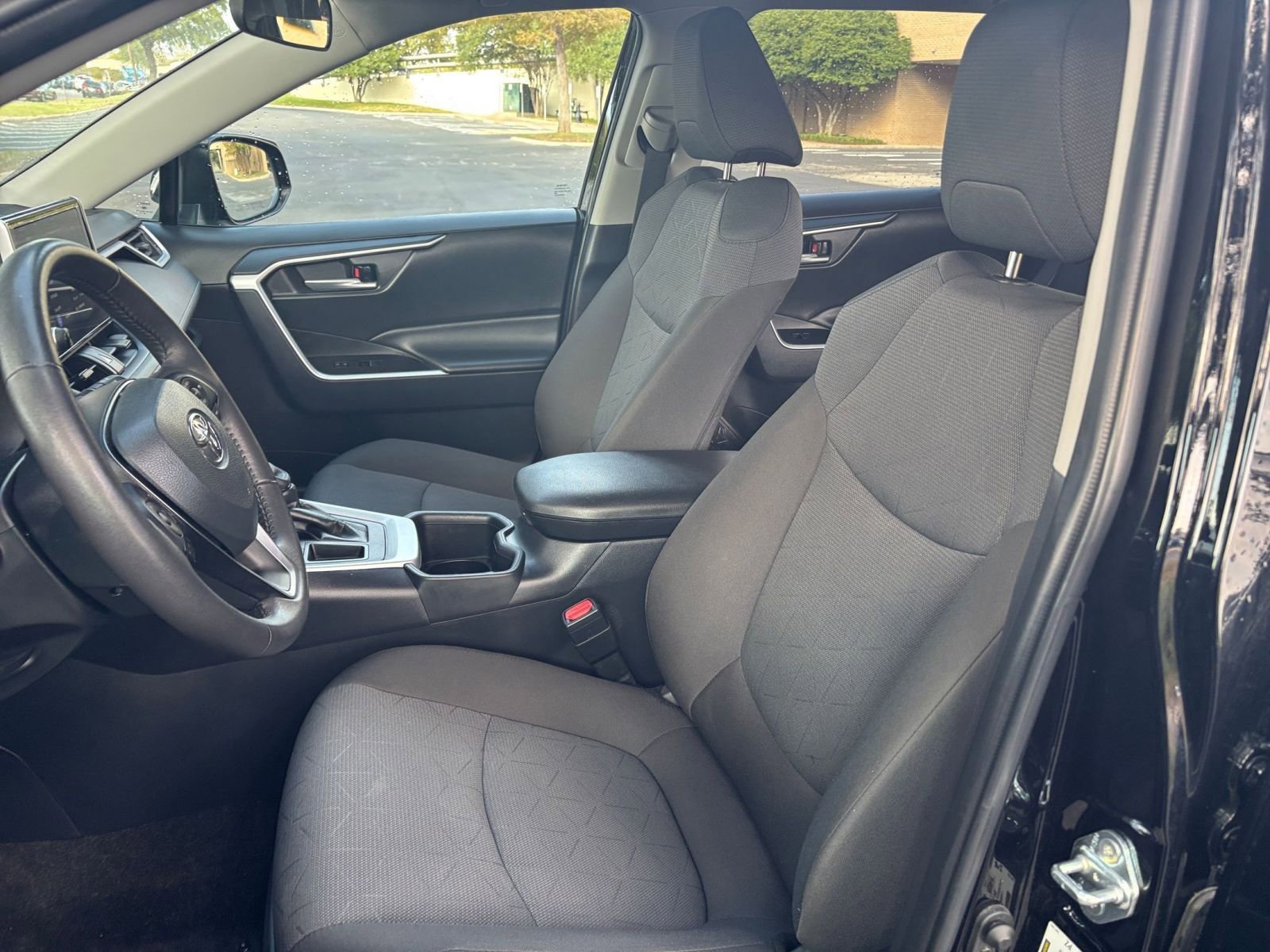 Thumbnail: 2025 Toyota RAV4 - 30