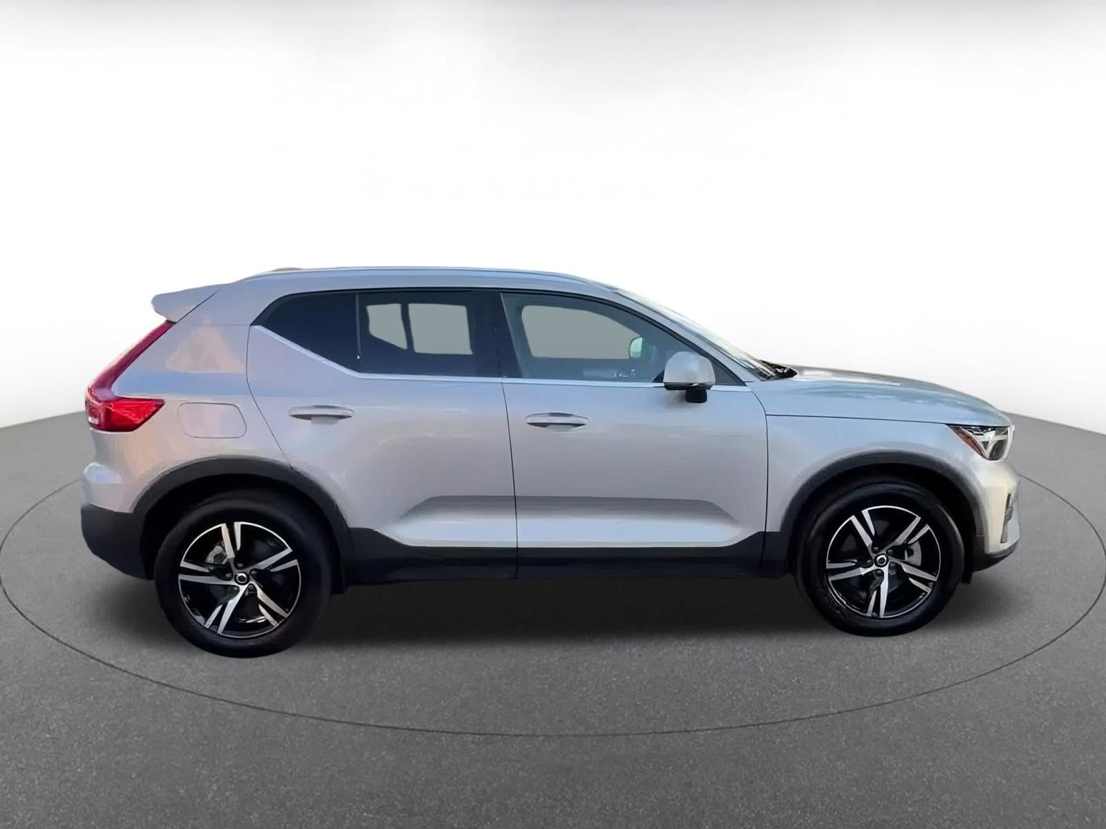 Thumbnail: 2024 Volvo XC40 - 16