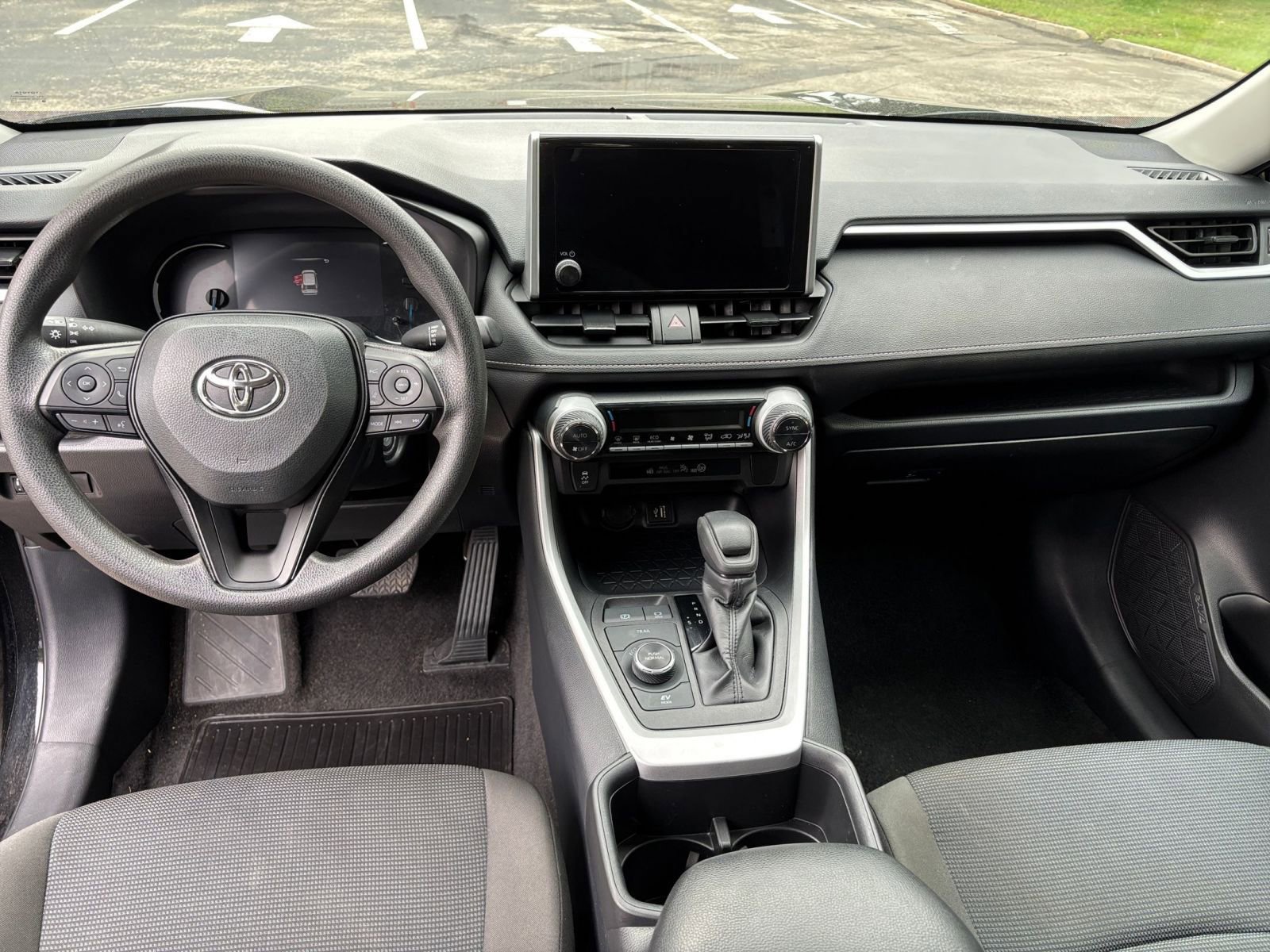 Thumbnail: 2025 Toyota RAV4 - 28