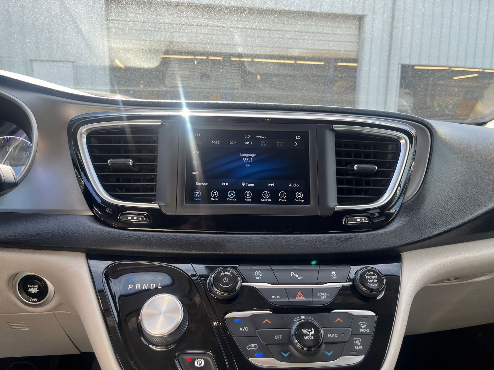 Thumbnail: 2020 Chrysler Pacifica - 17