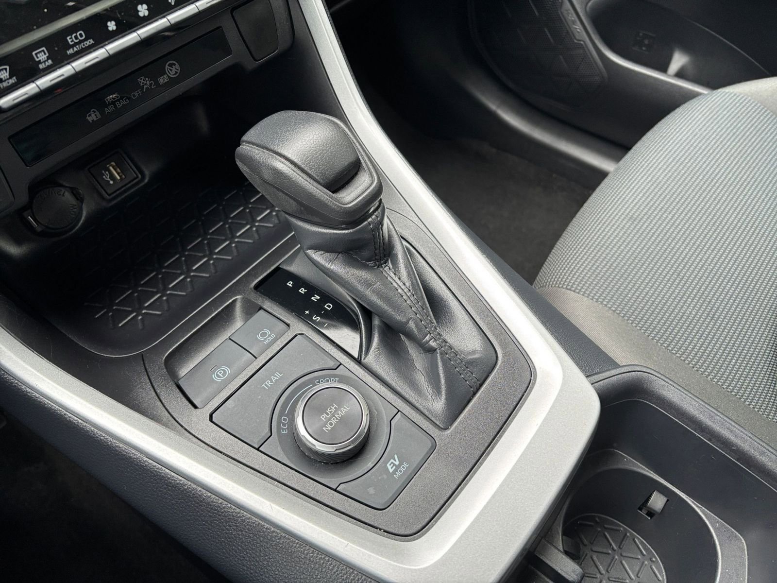 Thumbnail: 2025 Toyota RAV4 - 35