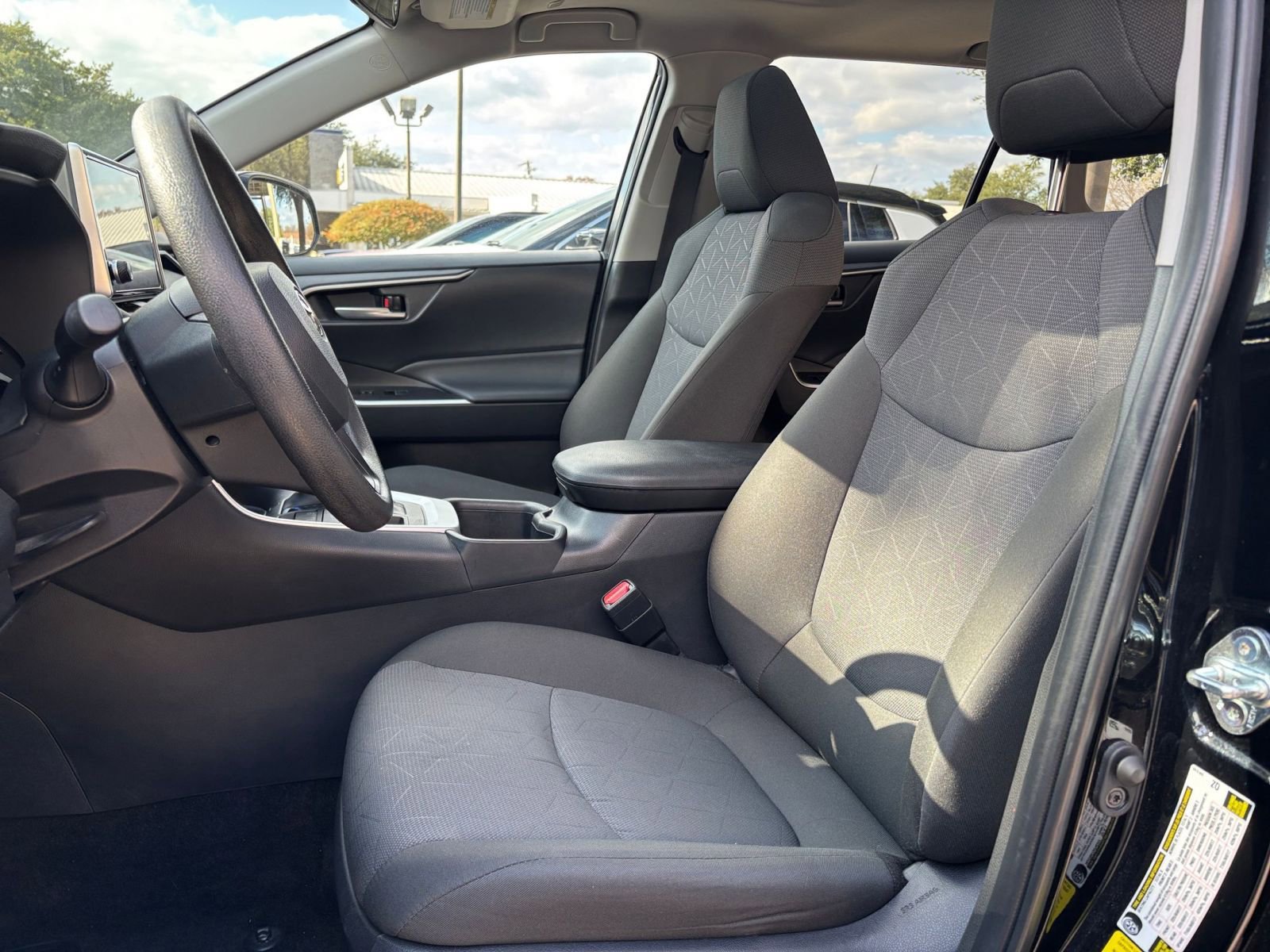 Thumbnail: 2025 Toyota RAV4 - 21