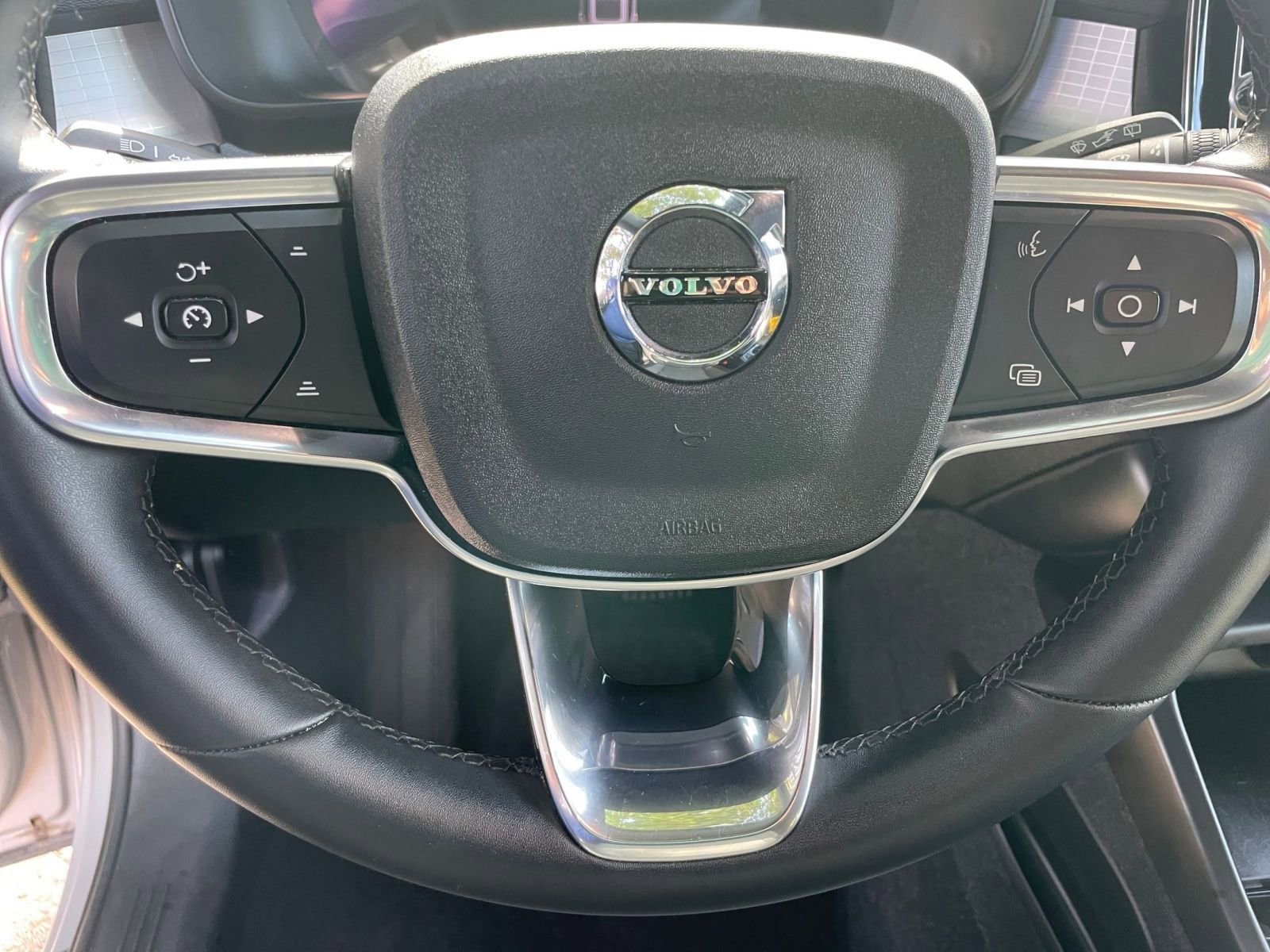 Thumbnail: 2024 Volvo XC40 - 25