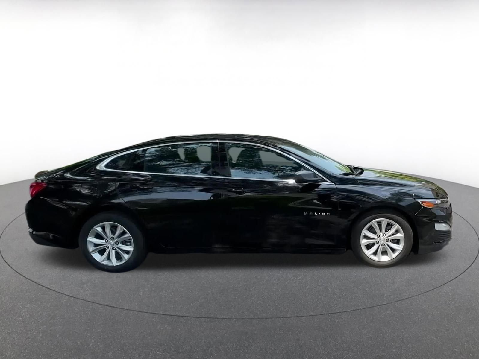 Thumbnail: 2023 Chevrolet Malibu - 16