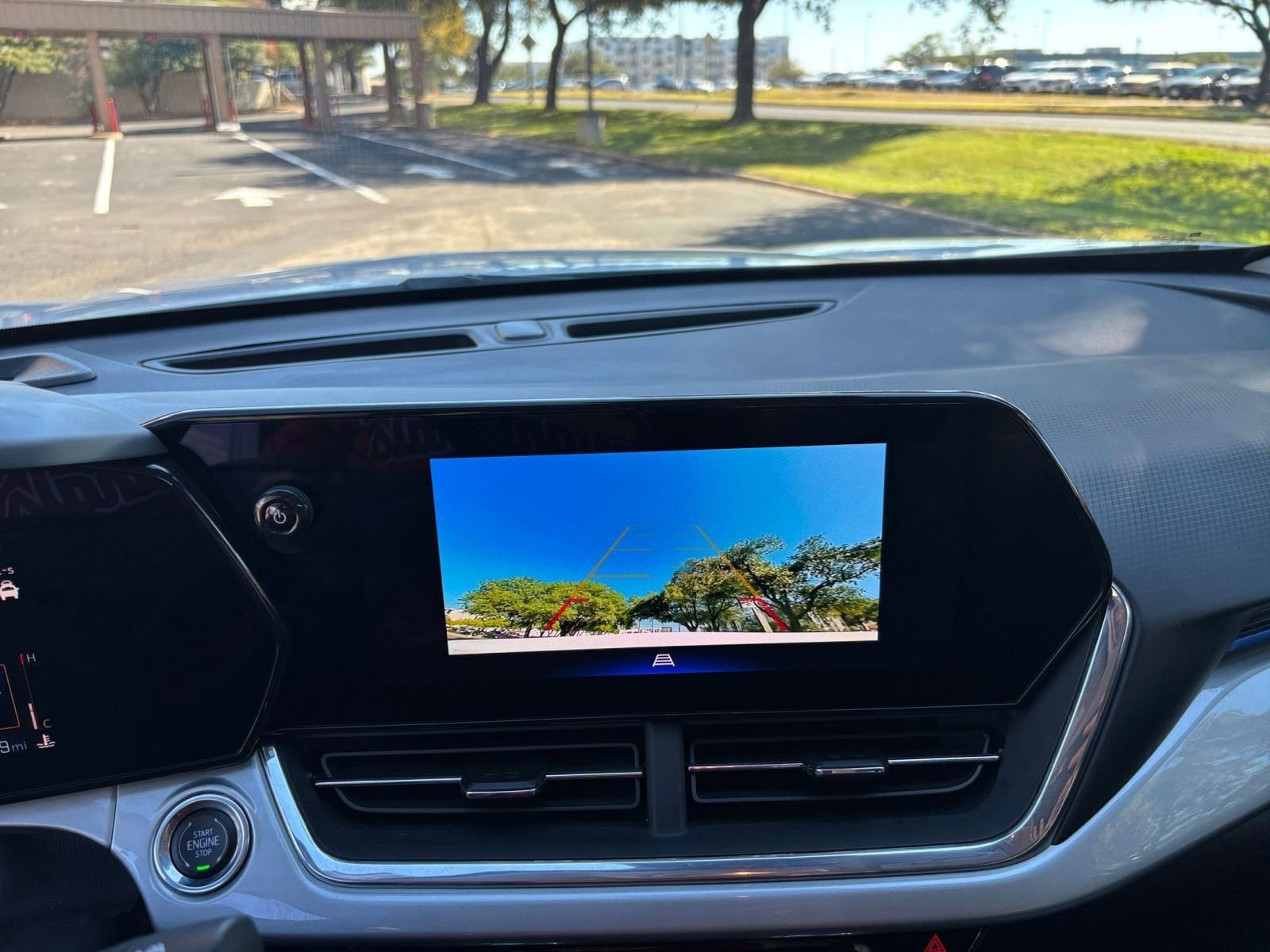 Thumbnail: 2025 Chevrolet Trax - 17