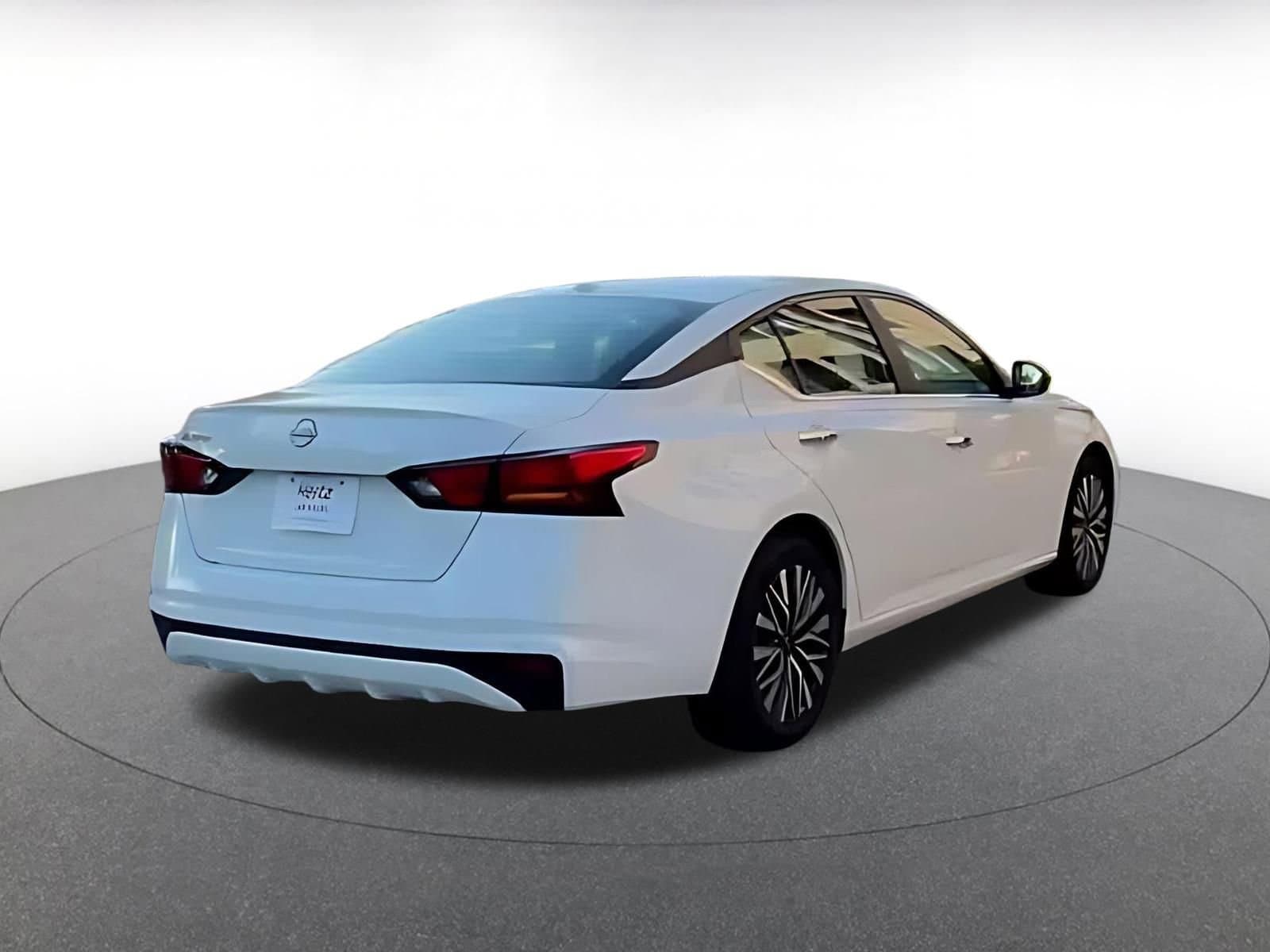Thumbnail: 2025 Nissan Altima - 10