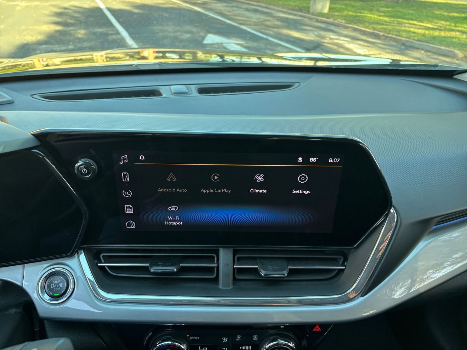 Thumbnail: 2025 Chevrolet Trax - 17