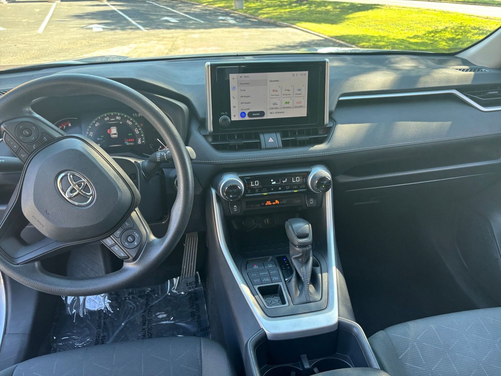 Thumbnail: 2025 Toyota RAV4 - 27