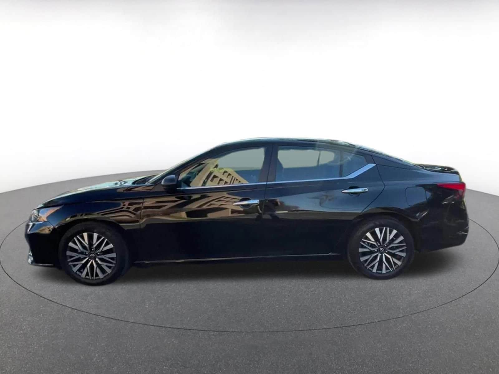 Thumbnail: 2025 Nissan Altima - 8