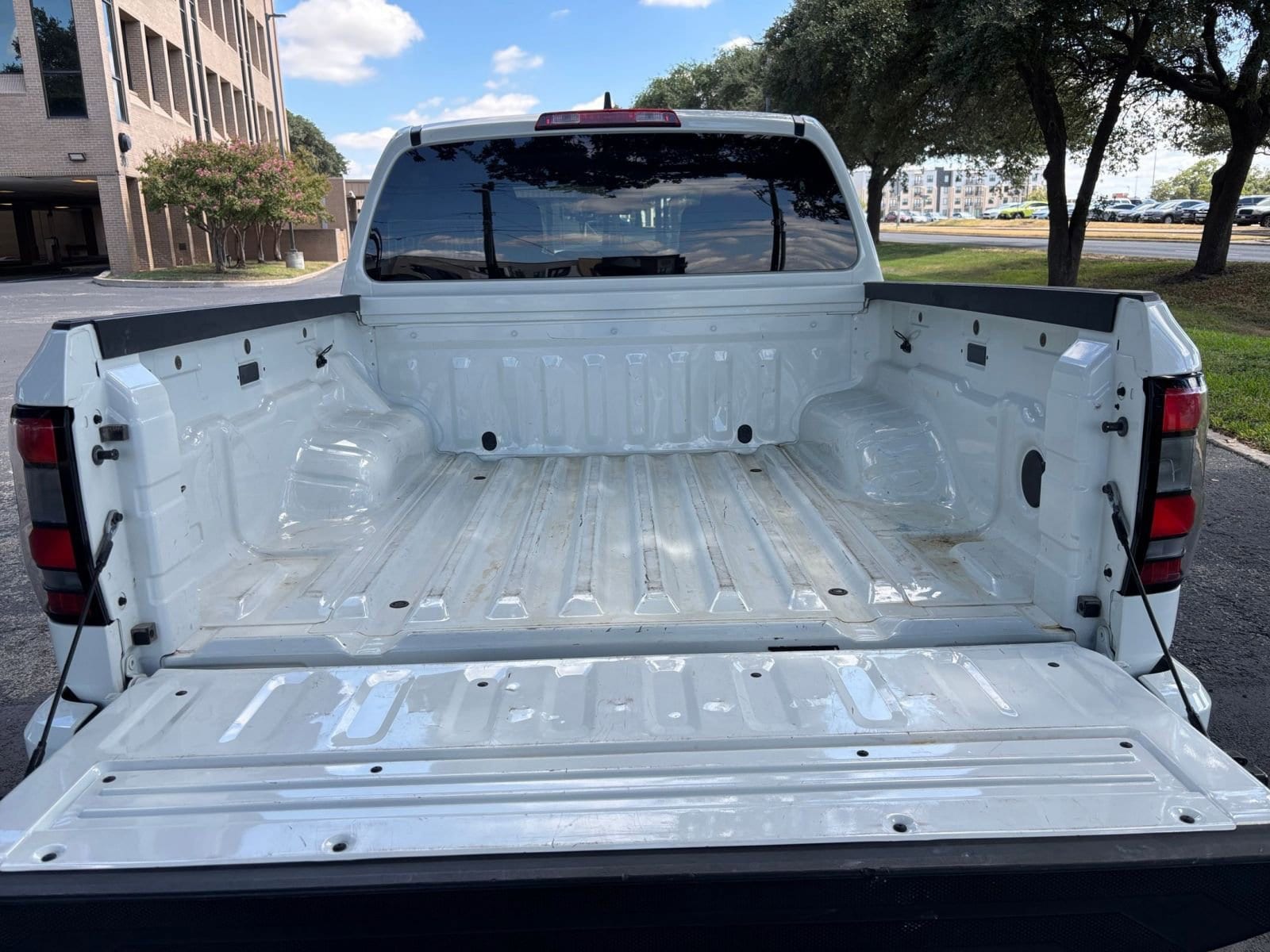 Thumbnail: 2024 Nissan Frontier - 25