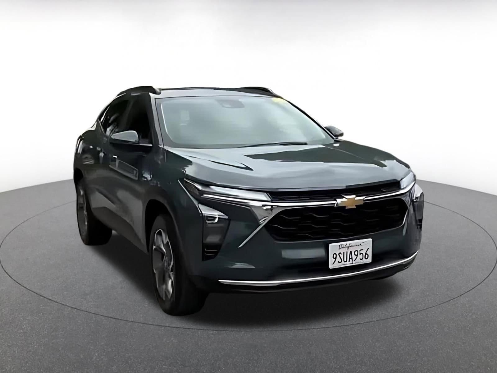 Thumbnail: 2025 Chevrolet Trax - 3