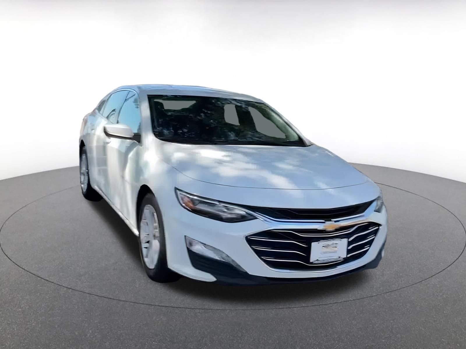 Thumbnail: 2024 Chevrolet Malibu - 3