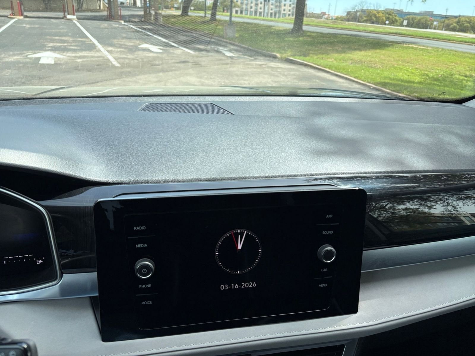 Thumbnail: 2025 Volkswagen Taos - 17