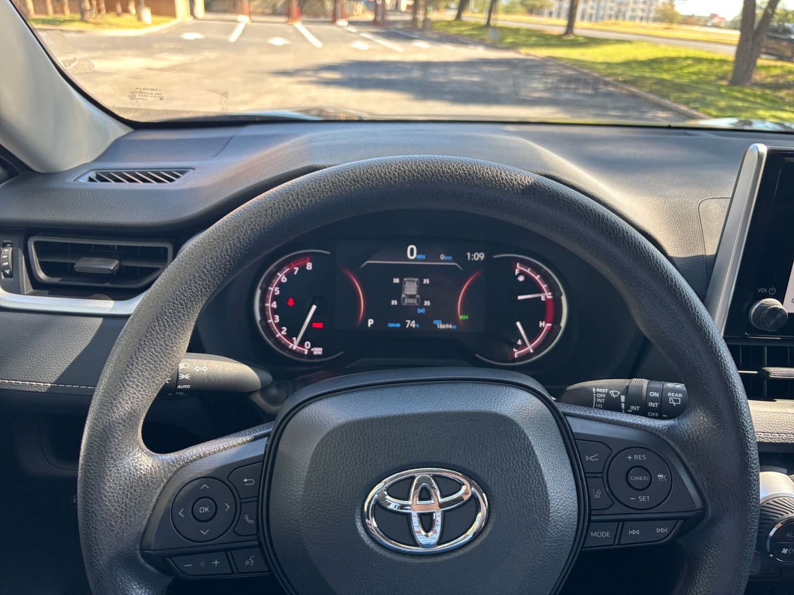 Thumbnail: 2025 Toyota RAV4 - 28