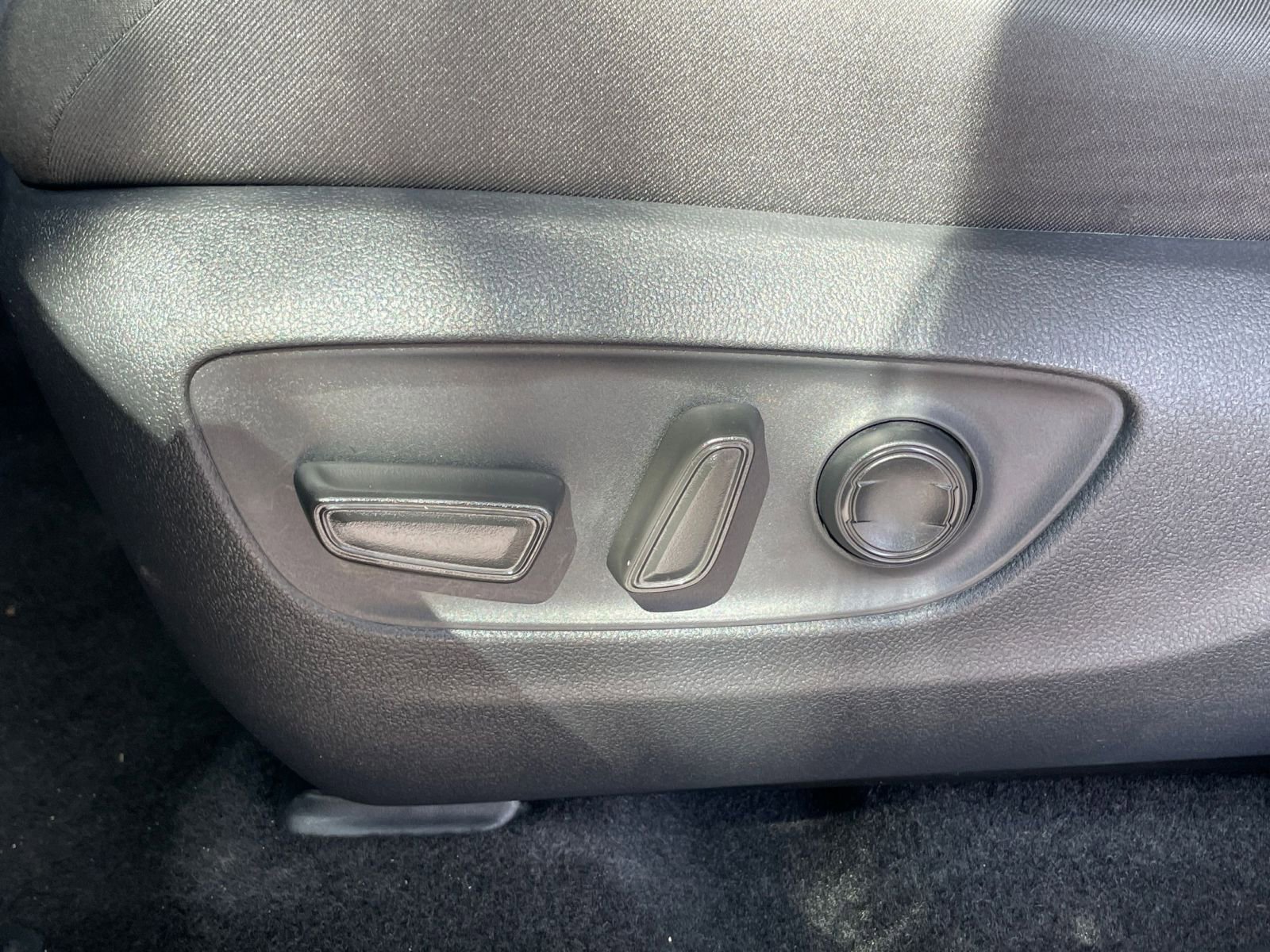 Thumbnail: 2025 Toyota RAV4 - 22