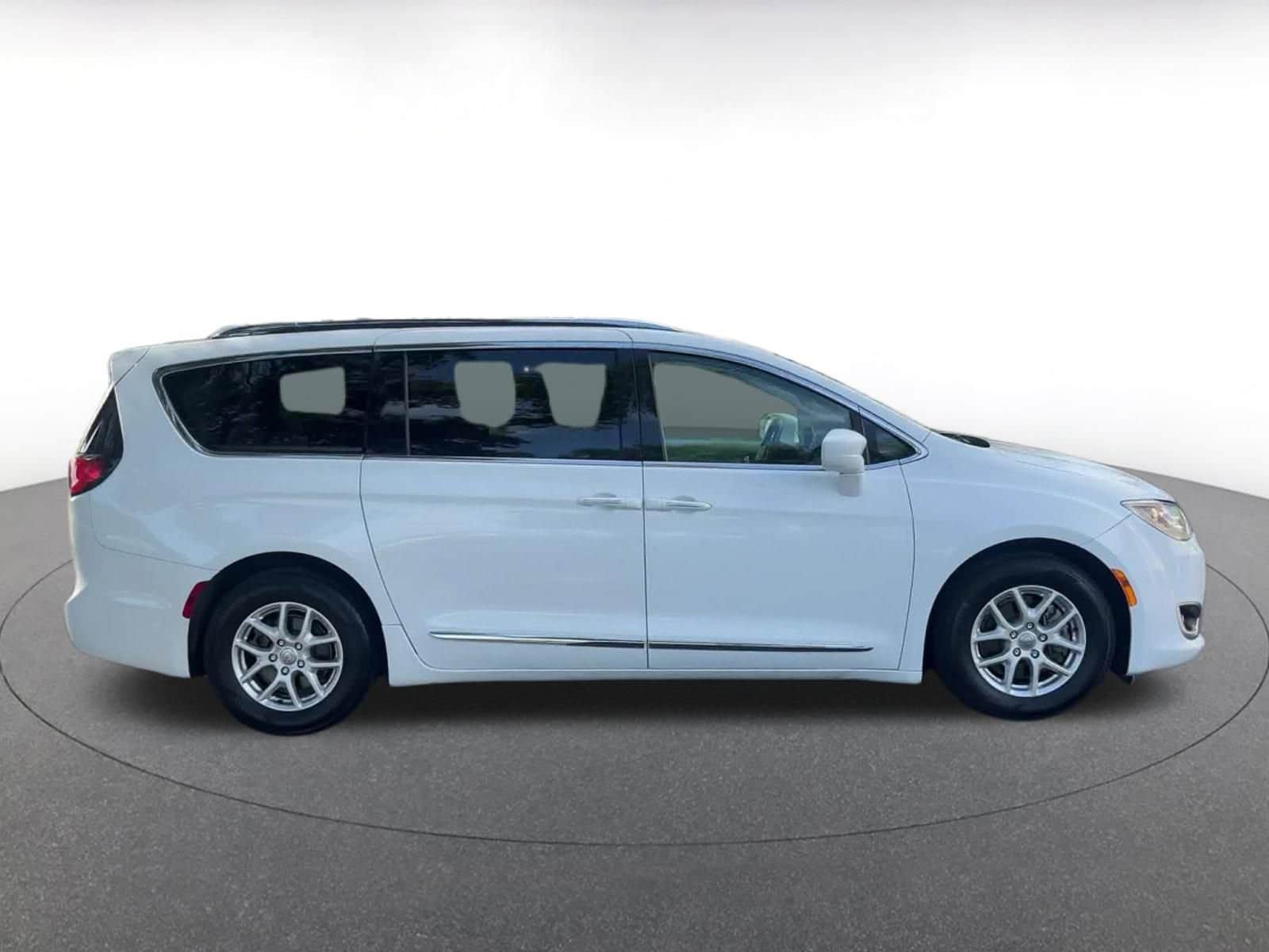 Thumbnail: 2020 Chrysler Pacifica - 16