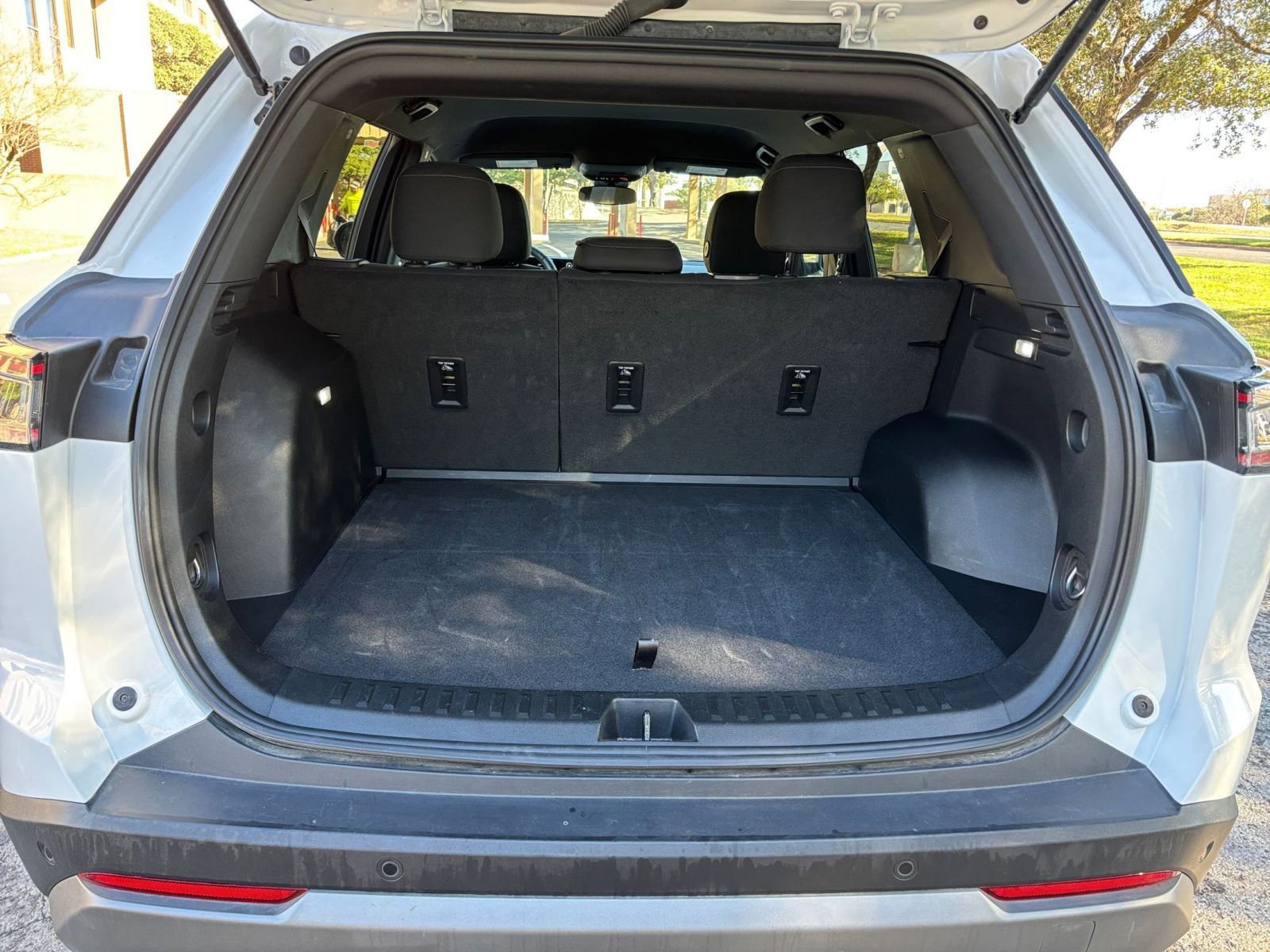 Thumbnail: 2025 Chevrolet Equinox - 25