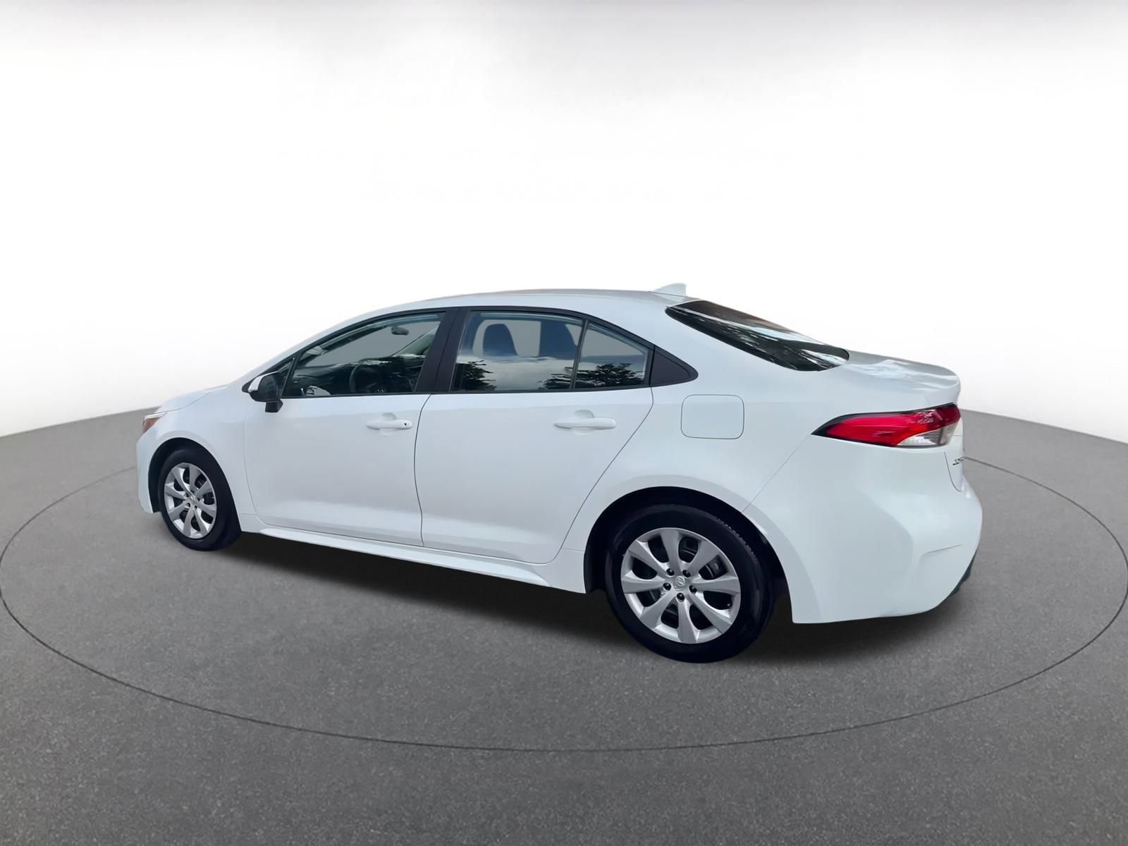 Thumbnail: 2024 Toyota Corolla - 10