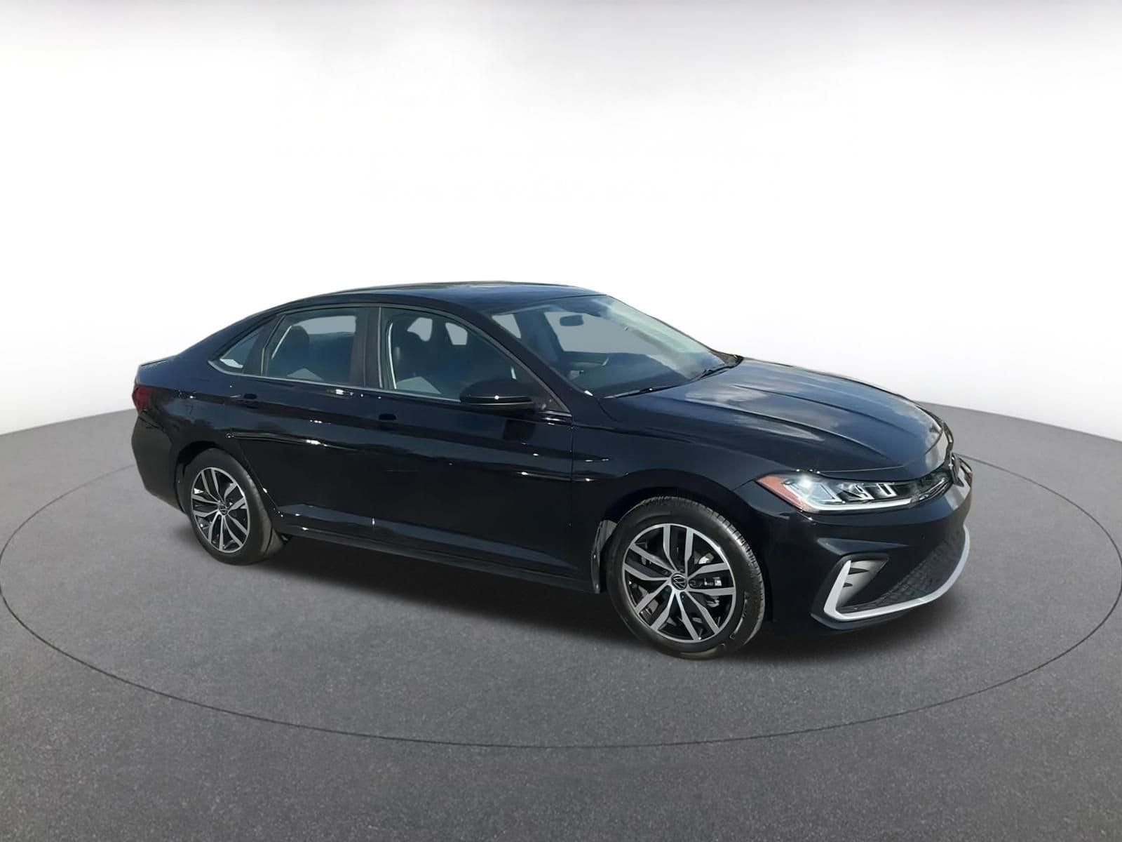 Thumbnail: 2025 Volkswagen Jetta - 2