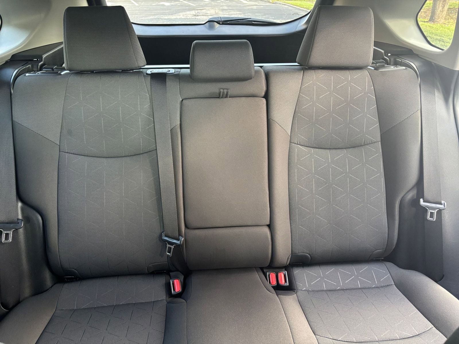 Thumbnail: 2025 Toyota RAV4 - 32