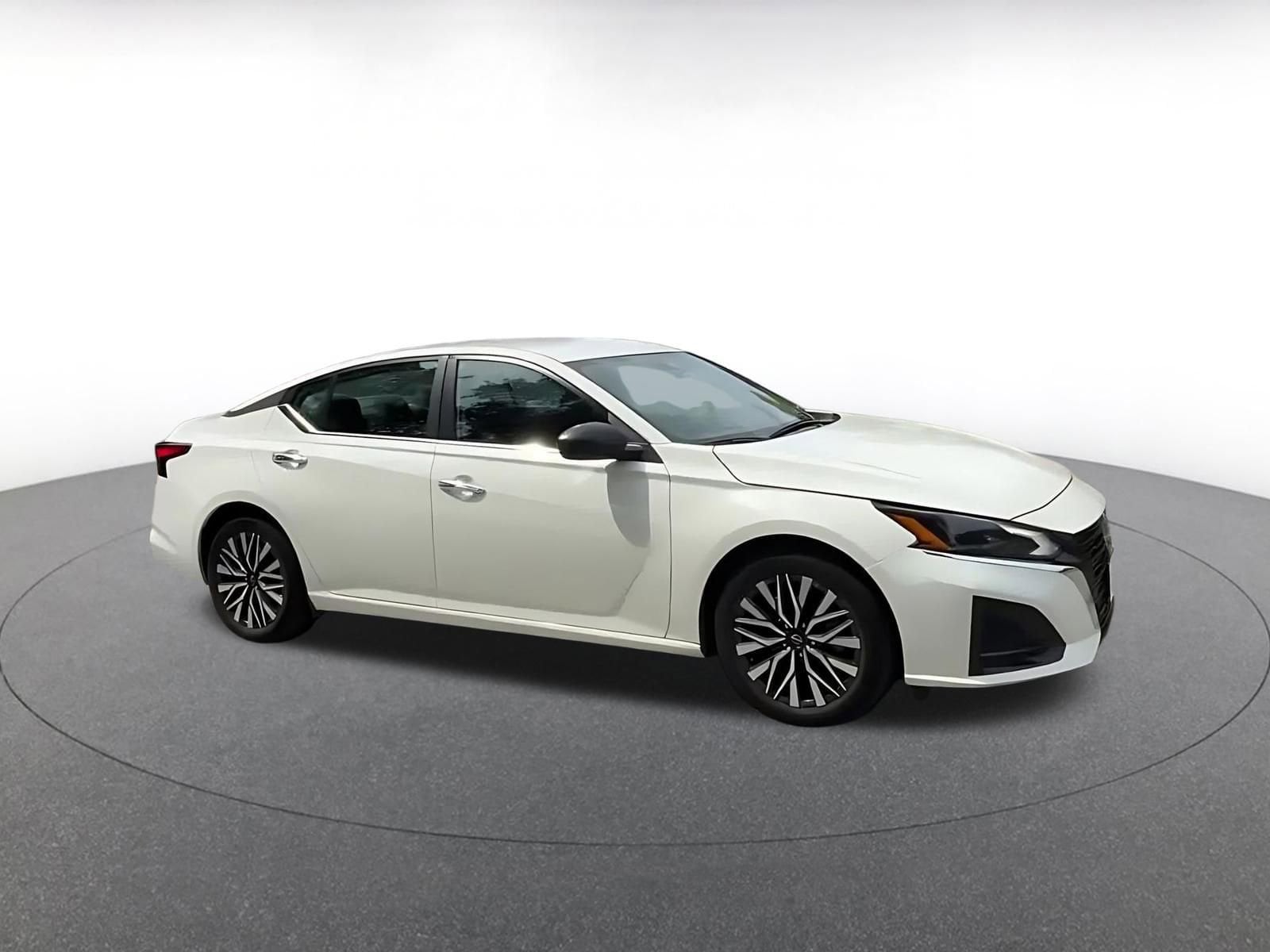 Thumbnail: 2025 Nissan Altima - 2