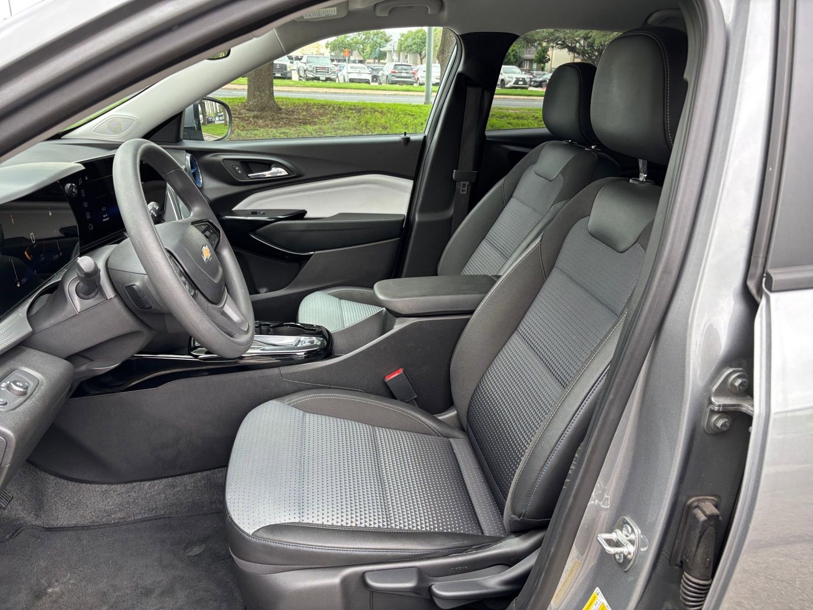 Thumbnail: 2025 Chevrolet Trax - 31