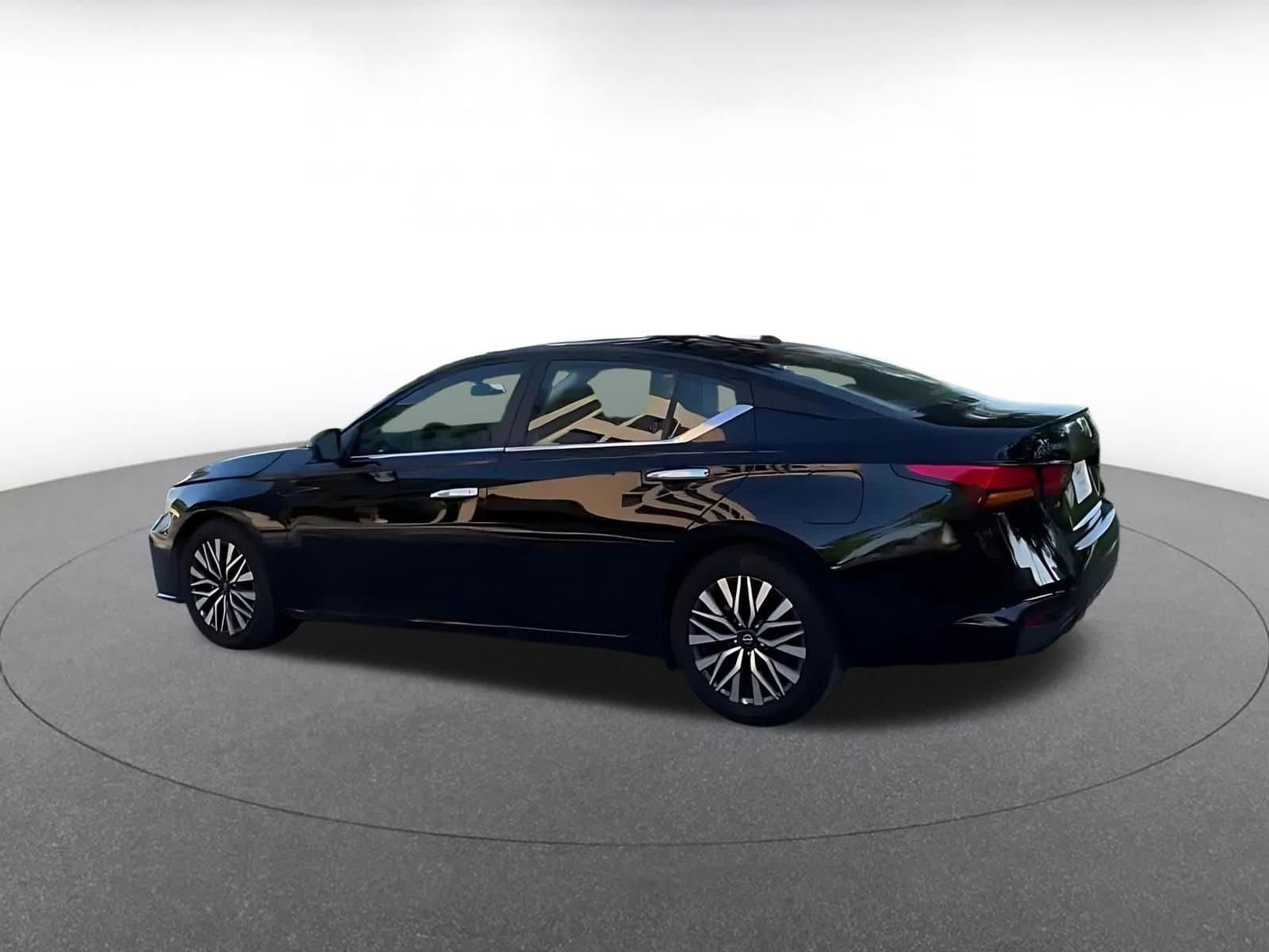 Thumbnail: 2025 Nissan Altima - 15