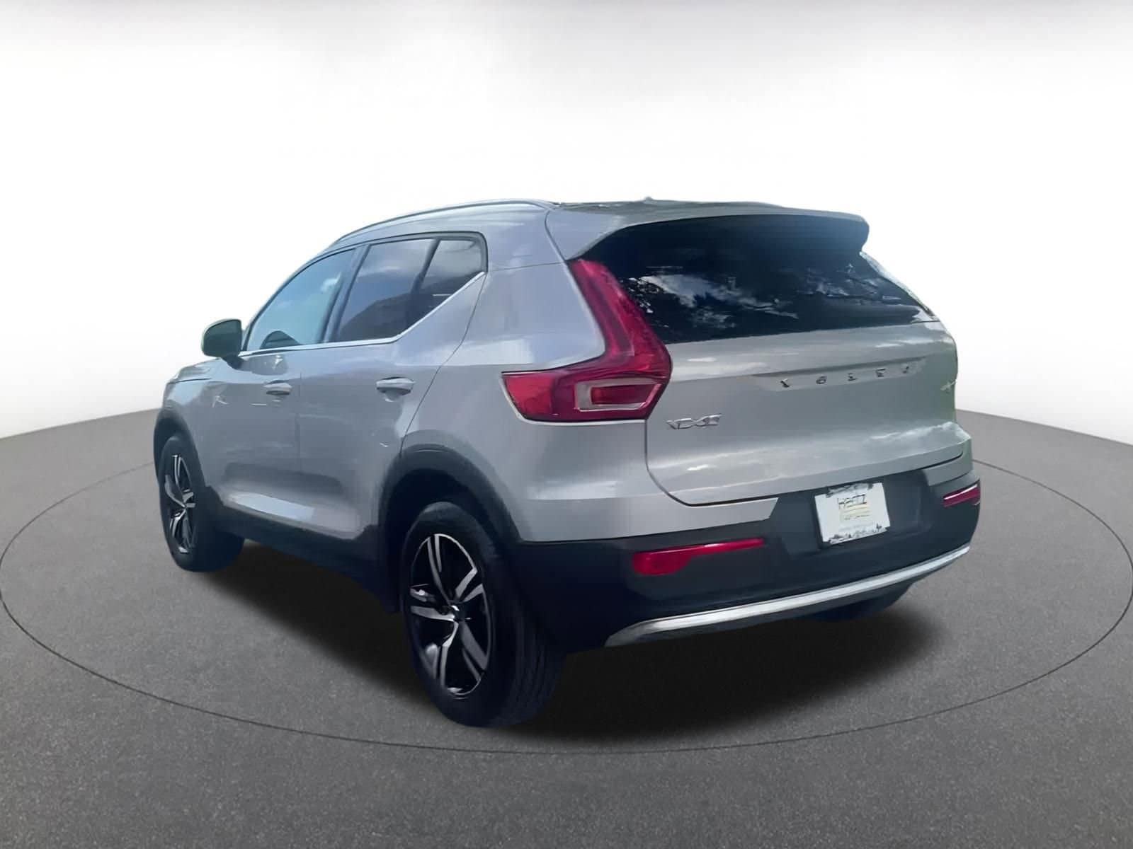 Thumbnail: 2024 Volvo XC40 - 10