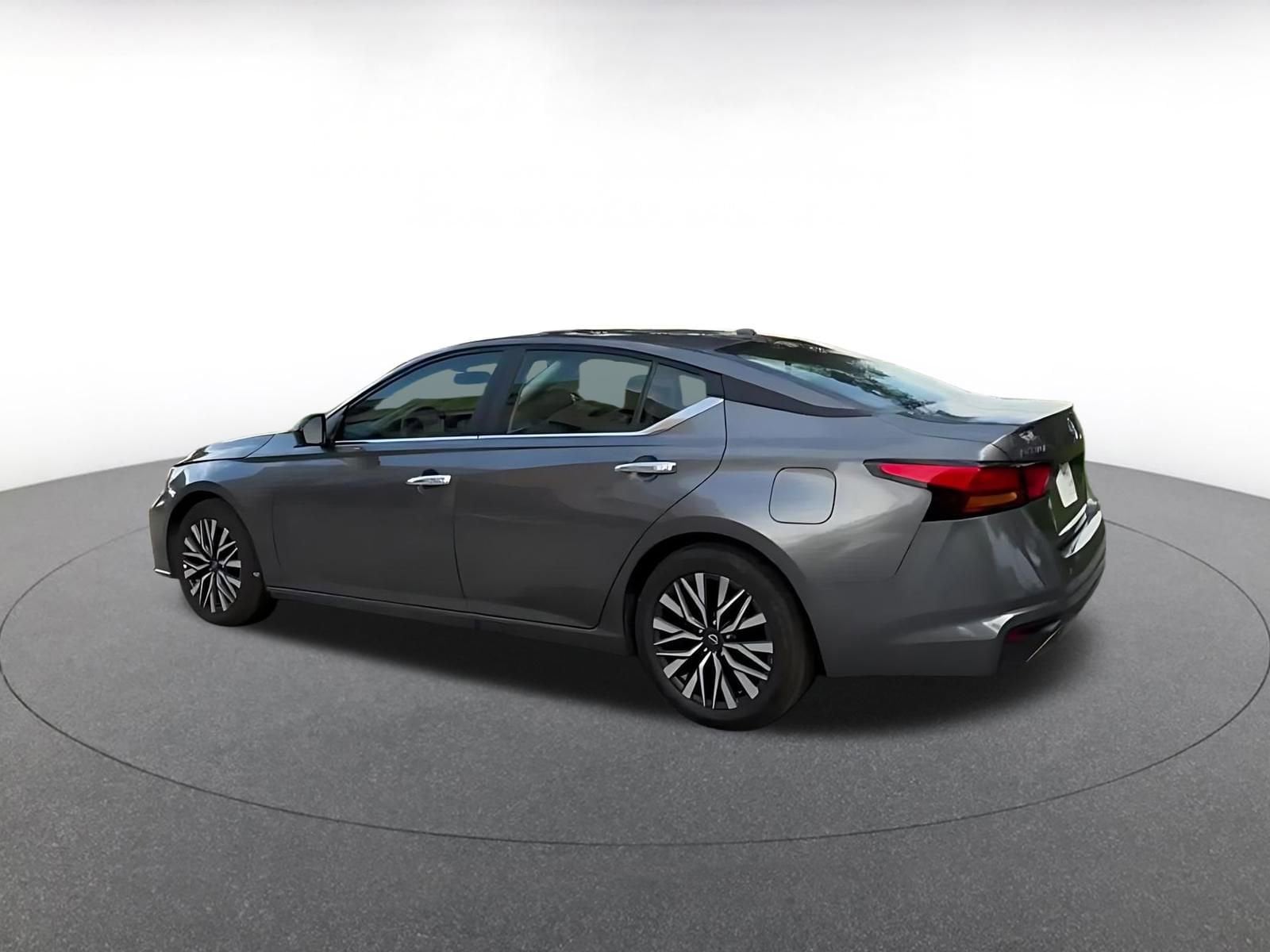 Thumbnail: 2025 Nissan Altima - 10