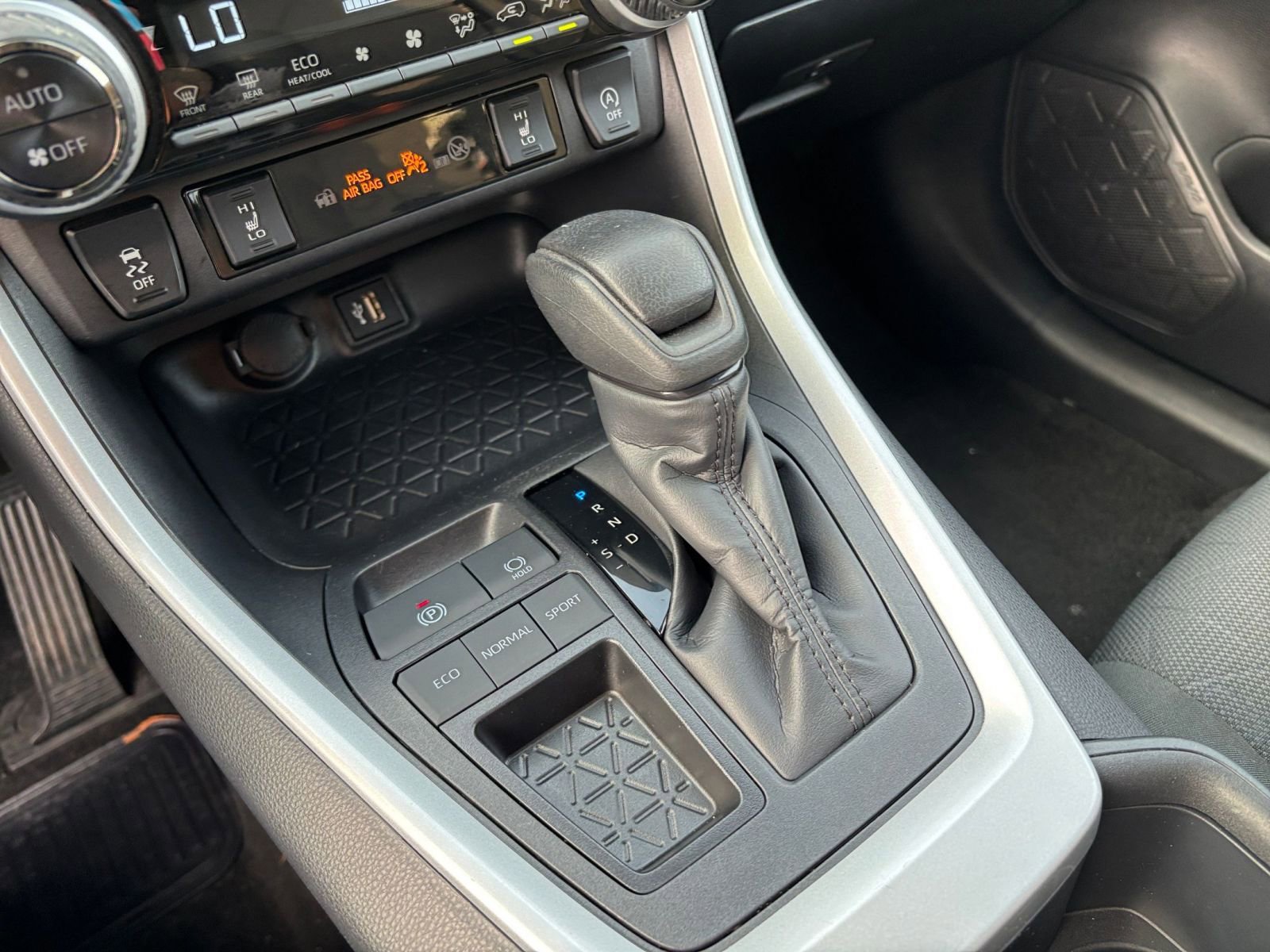 Thumbnail: 2025 Toyota RAV4 - 35