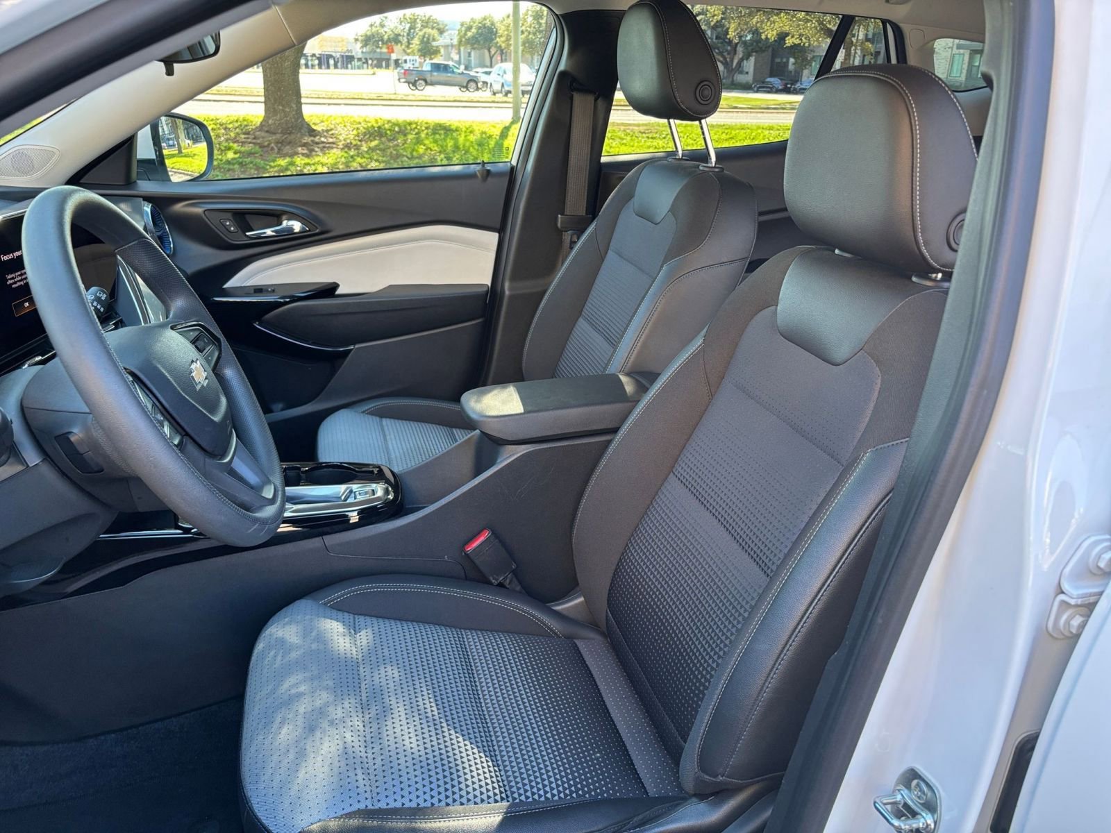 Thumbnail: 2025 Chevrolet Trax - 30