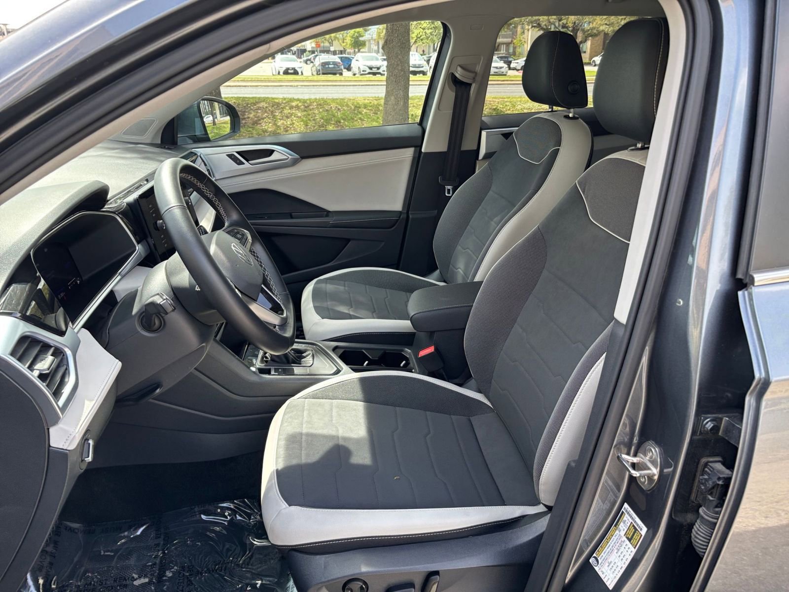 Thumbnail: 2025 Volkswagen Taos - 31