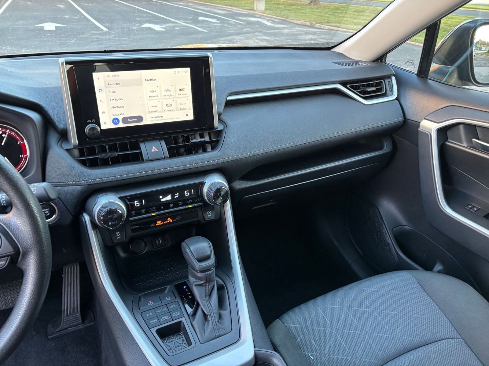 Thumbnail: 2025 Toyota RAV4 - 29