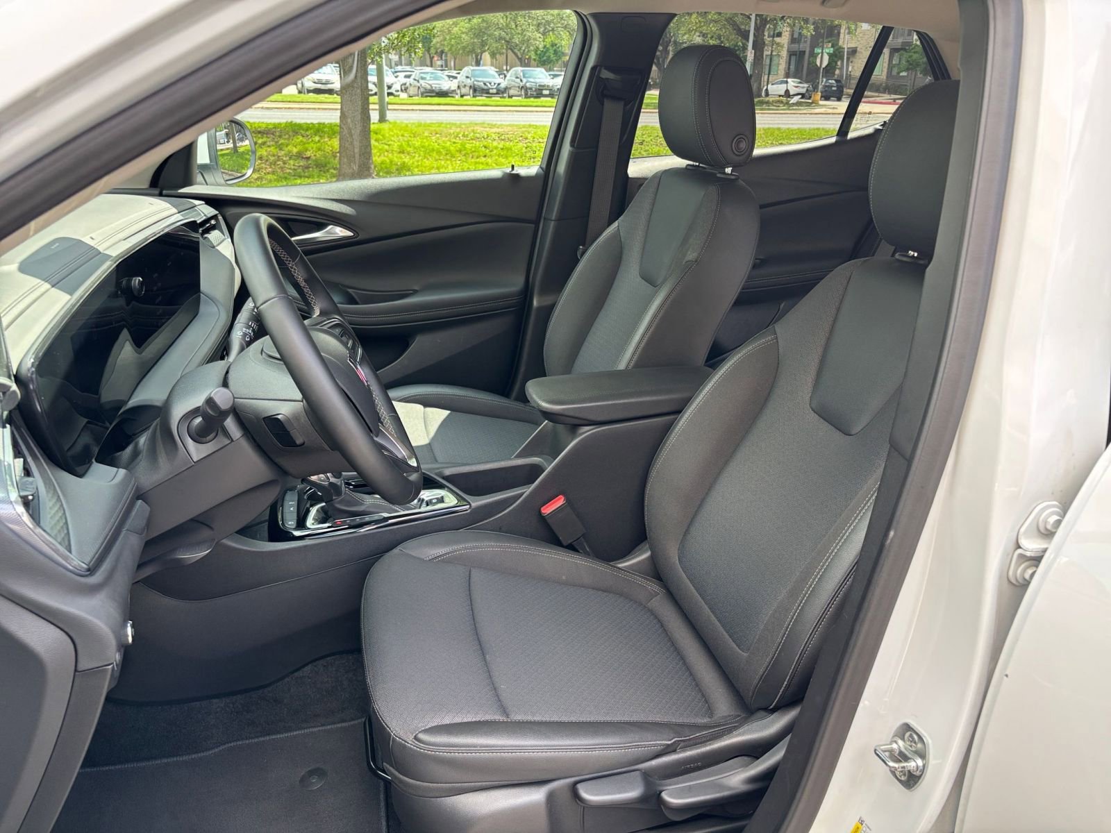 Thumbnail: 2025 Buick Encore GX - 31