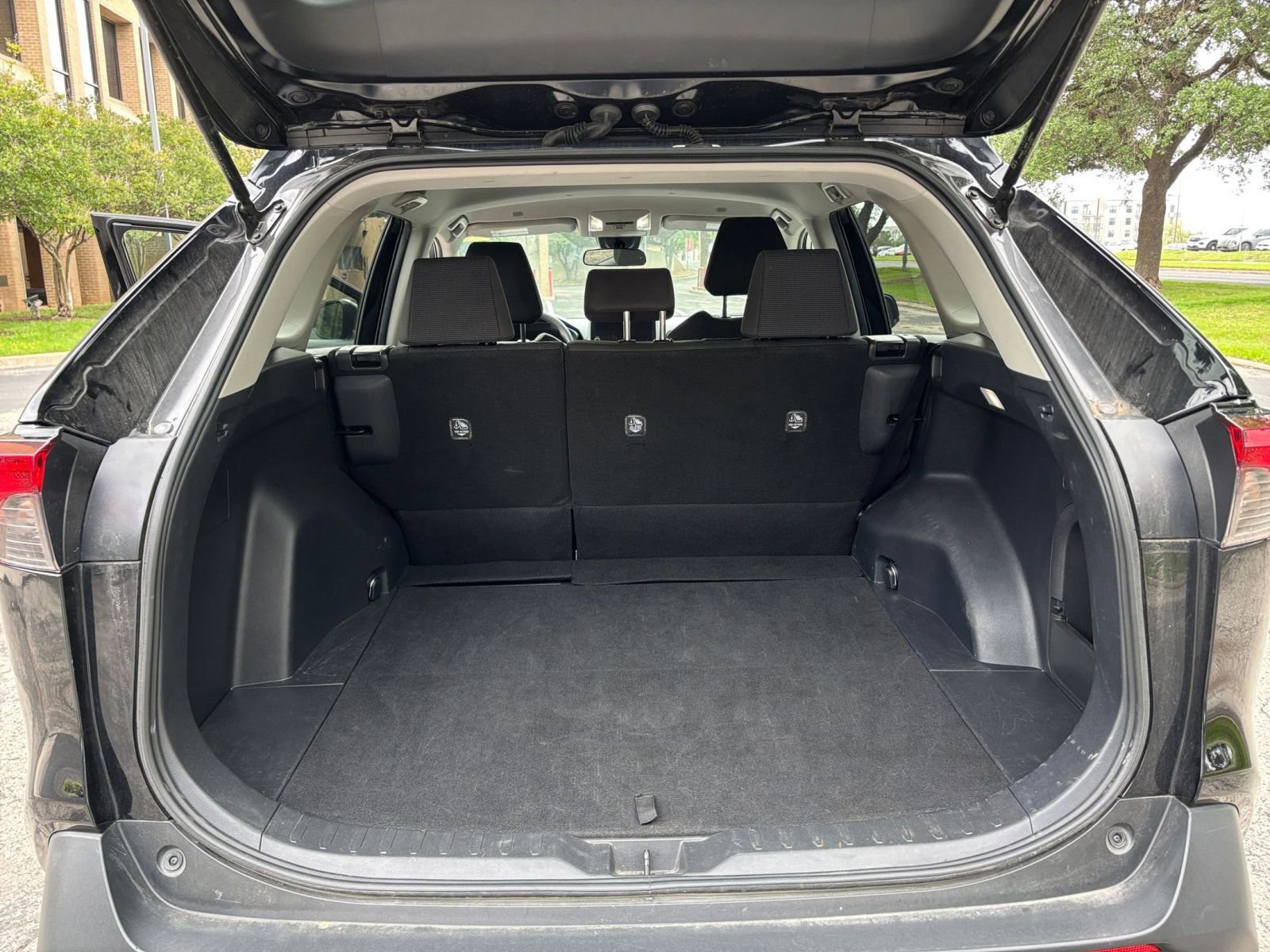 Thumbnail: 2025 Toyota RAV4 - 26