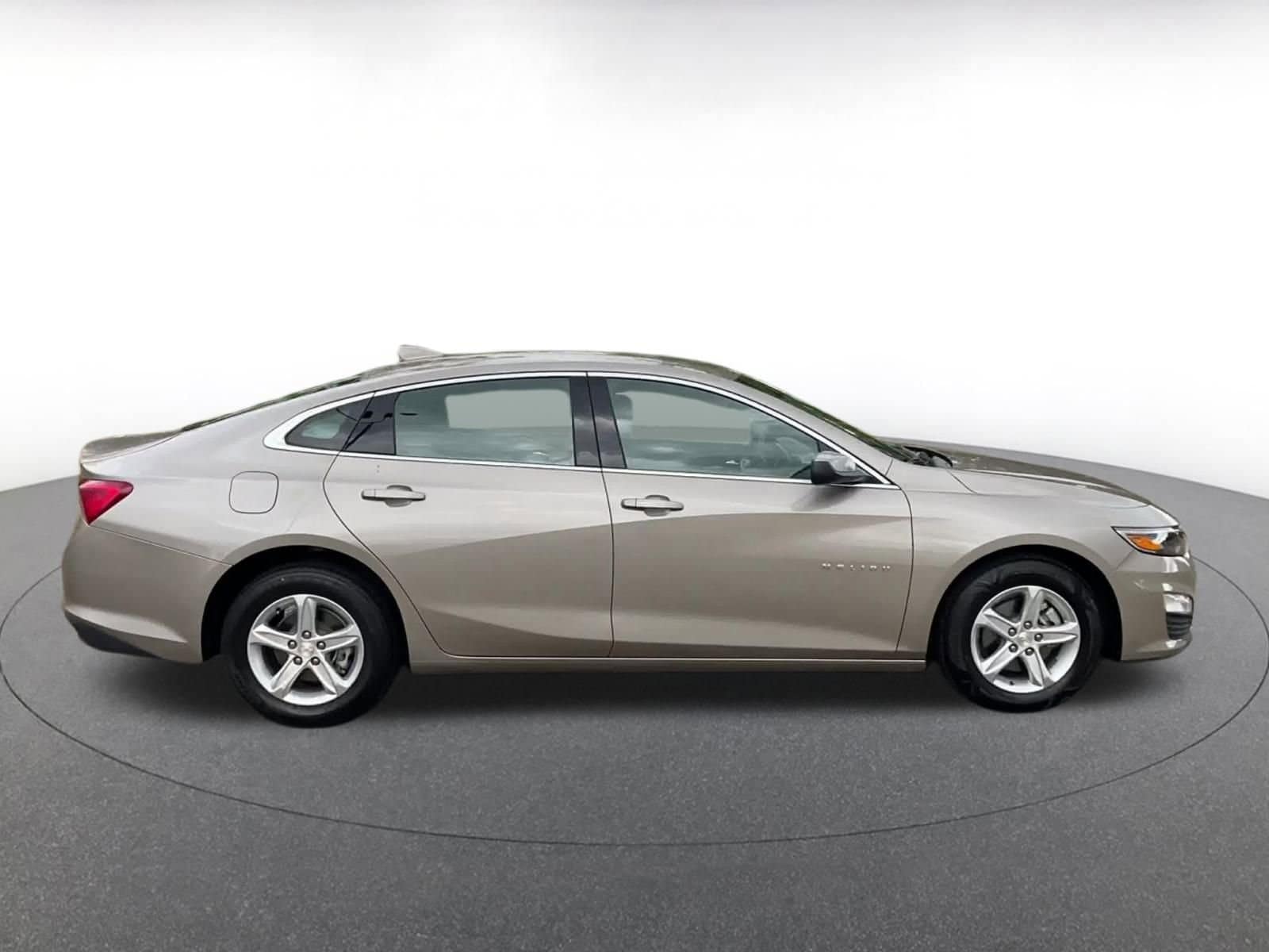Thumbnail: 2024 Chevrolet Malibu - 16