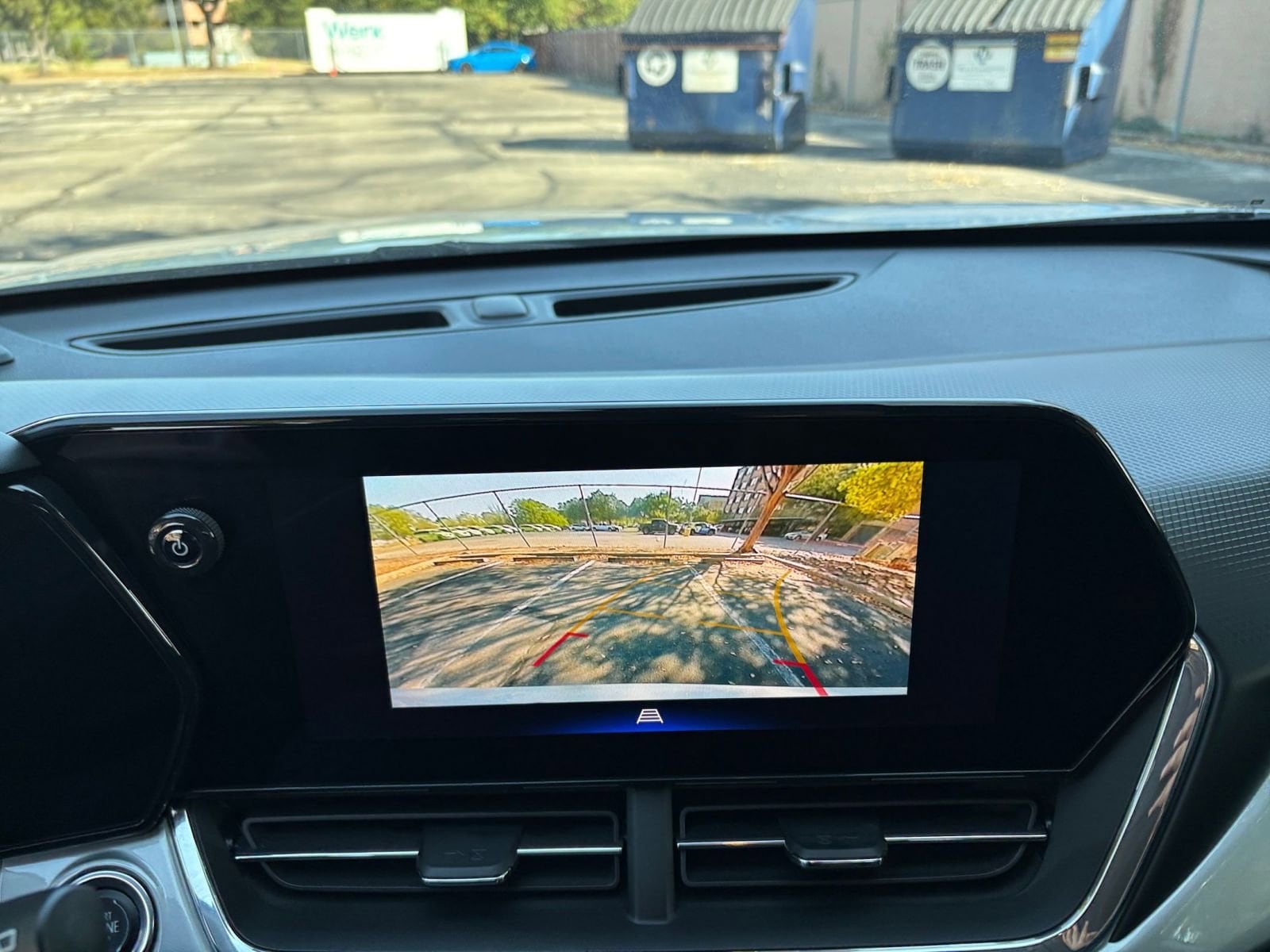 Thumbnail: 2025 Chevrolet Trax - 17