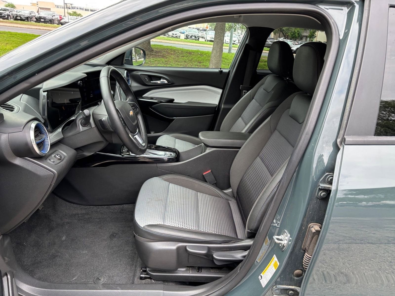 Thumbnail: 2025 Chevrolet Trax - 31