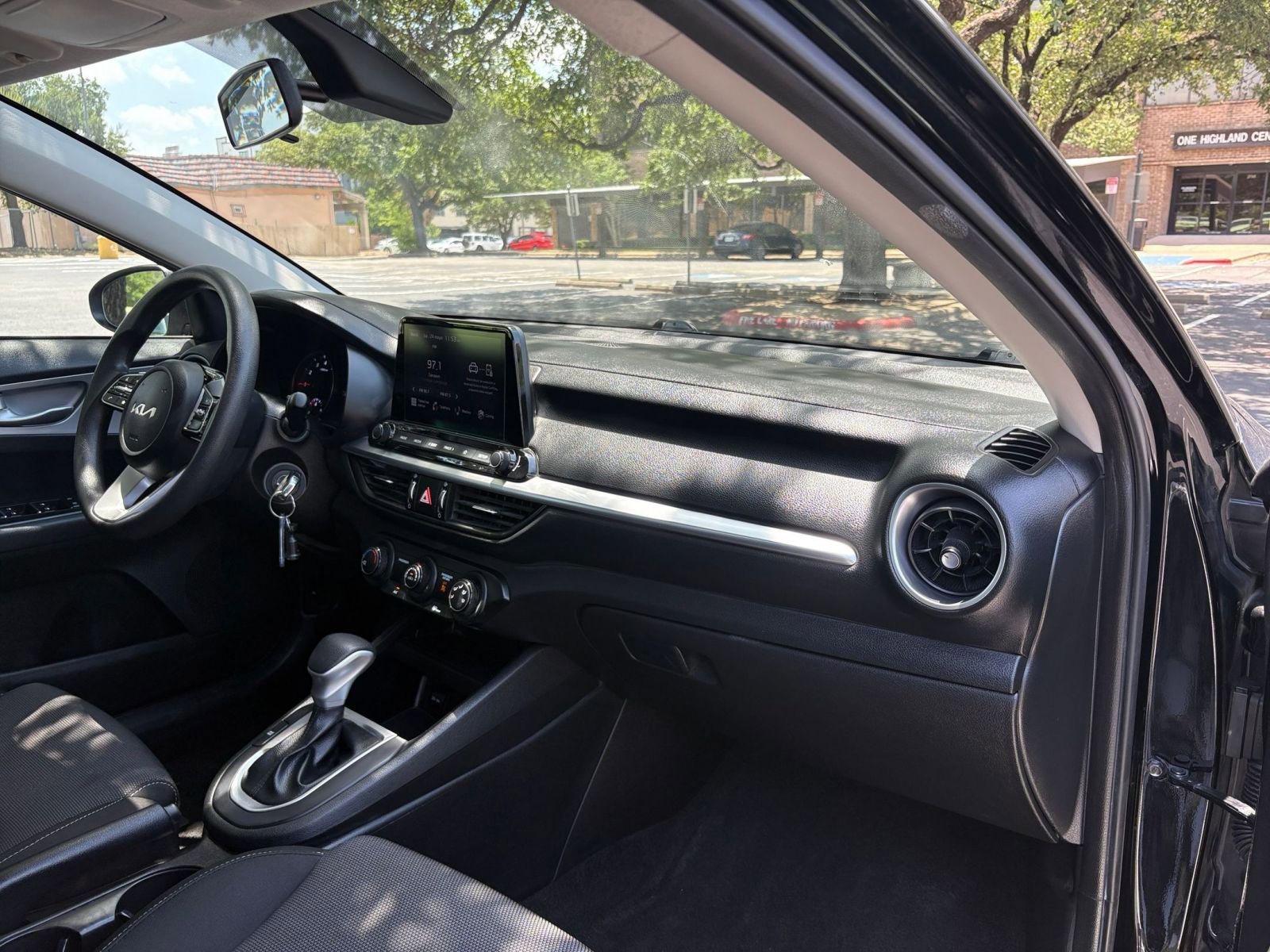 Thumbnail: 2023 Kia Forte - 33